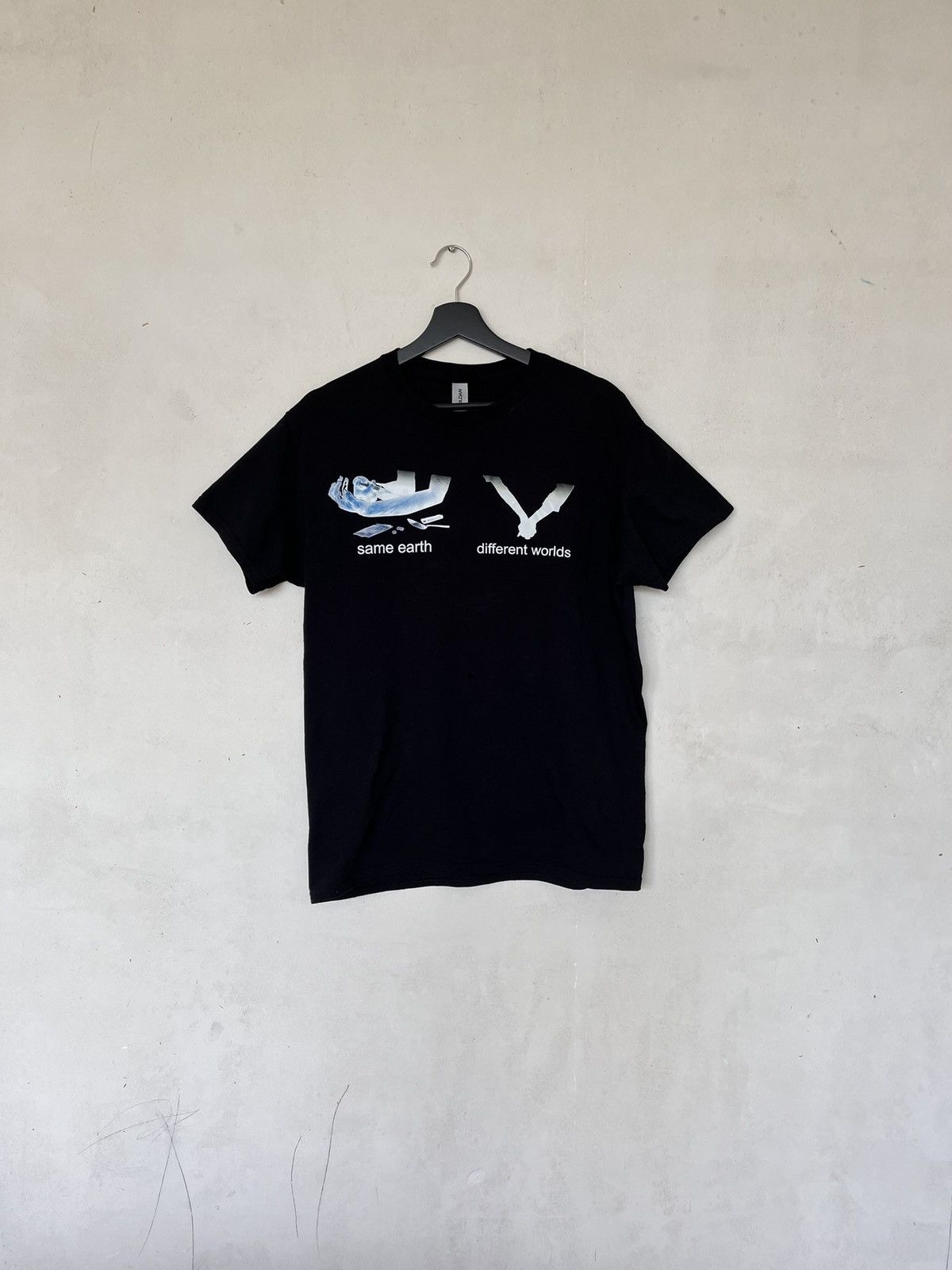 Japanese Brand 242.g same earth different worlds tshirt Size US M / EU 48-50 / 2 - 1 Thumbnail