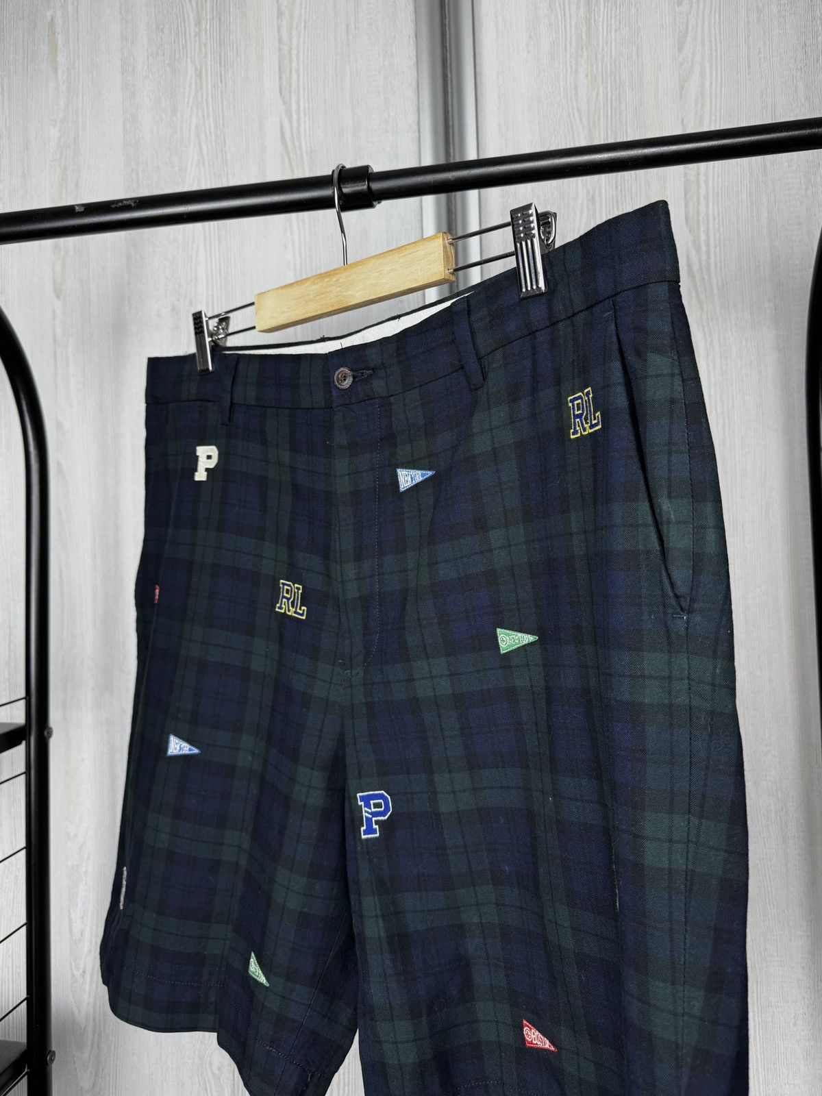 Polo Ralph Lauren Polo Ralph Lauren Blackwatch Tartan Shorts College Pennants Size US 36 / EU 52 - 4 Thumbnail