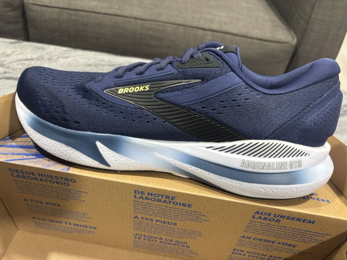 Brooks Adrenaline GTS 24 for sale Size US 10 / EU 43 - 2 Thumbnail