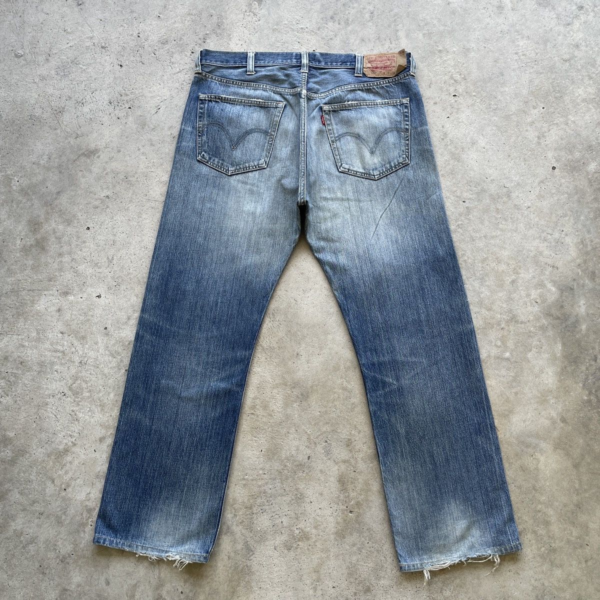 Jean × Levi's × Vintage Vintage Levi’s 501 Distressed Fly Button Faded Jeans Pants Size US 36 / EU 52 - 15 Thumbnail
