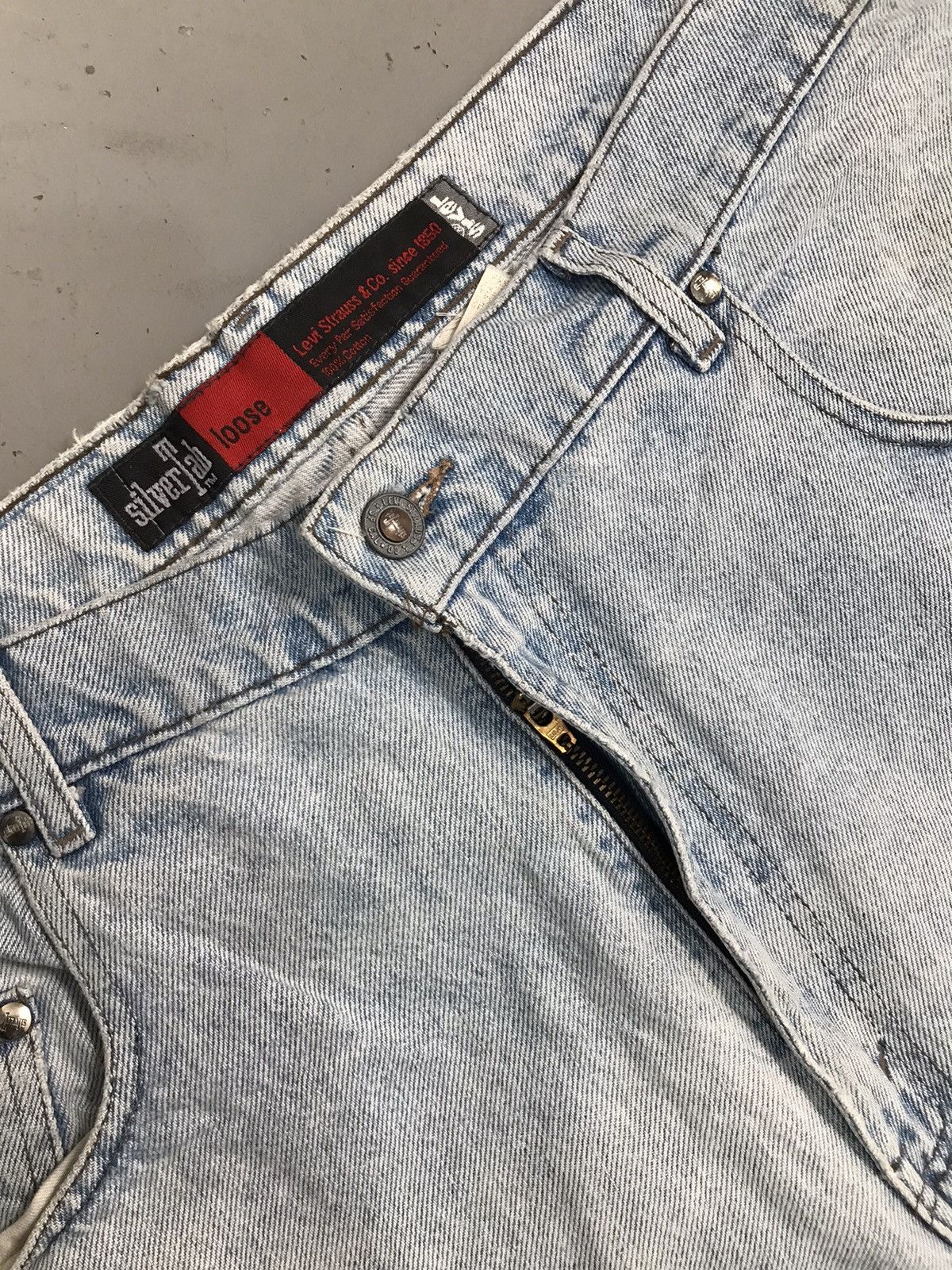 Levi's × Vintage Vintage Levi’s Strauss & co. silver tab jort Size US 38 / EU 54 - 4 Thumbnail