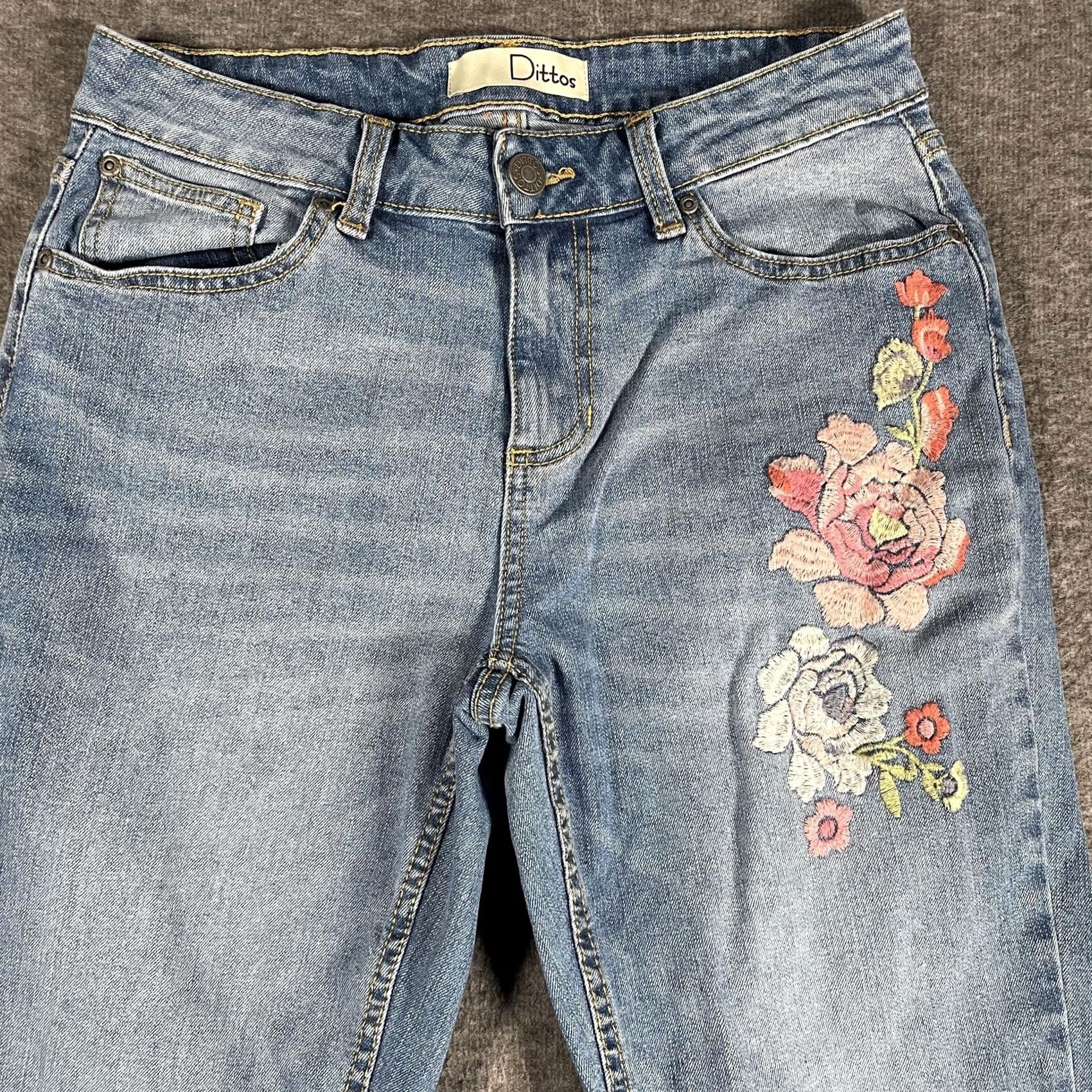 Denime Dittos Jeans Womens 8 Blue Straight Mid Rise Embroidered Floral Denim Y2K Size 30" / US 8 / IT 44 - 2 Thumbnail