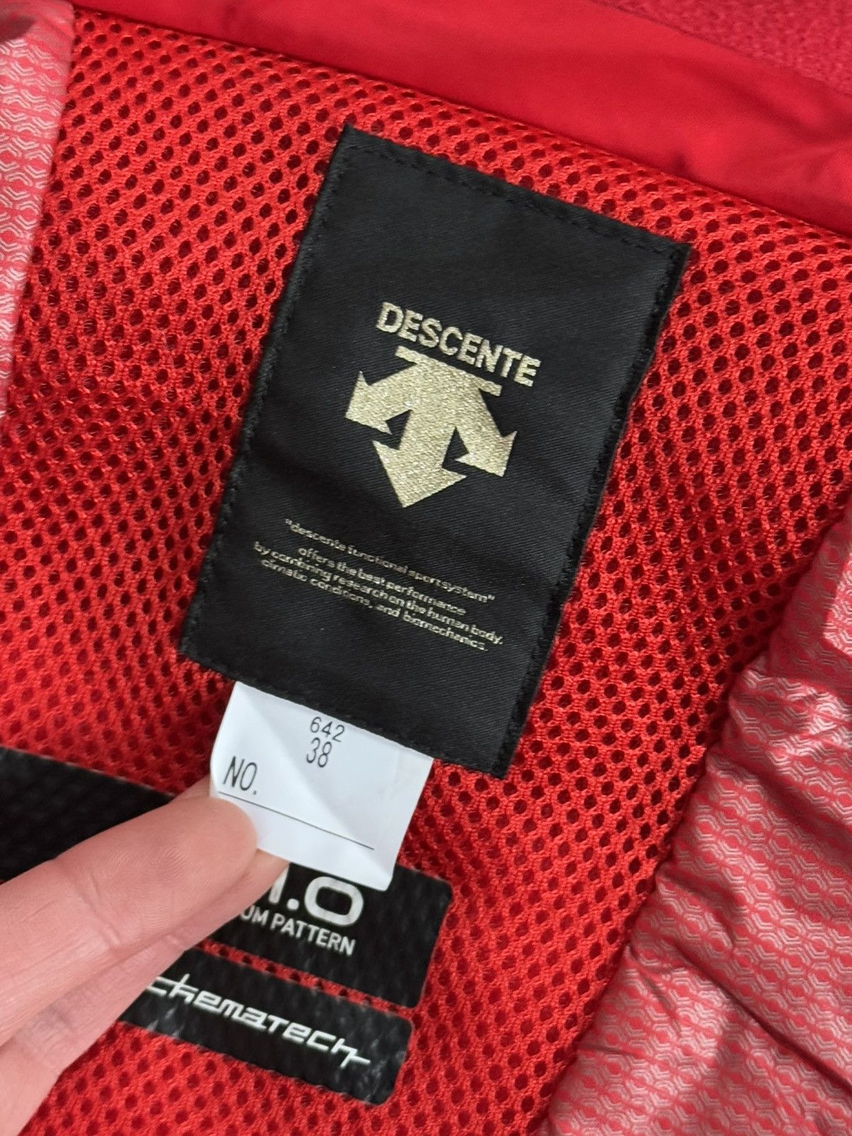 Descente Descente 38/M Wmns Swisscom ski snowboarding jacket zip Size M / US 6-8 / IT 42-44 - 14 Thumbnail