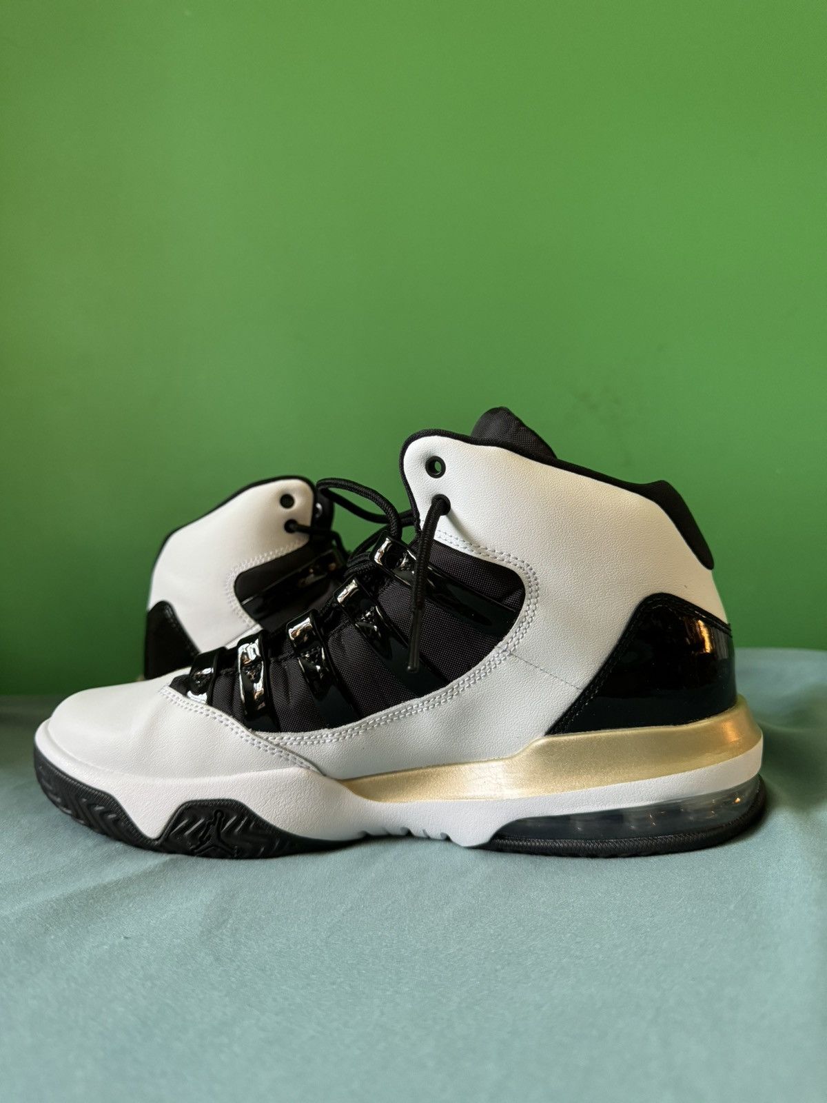Jordan Brand Nike Air Jordan Max Aura 2019 Size US 8.5 / EU 41-42 - 2 Thumbnail