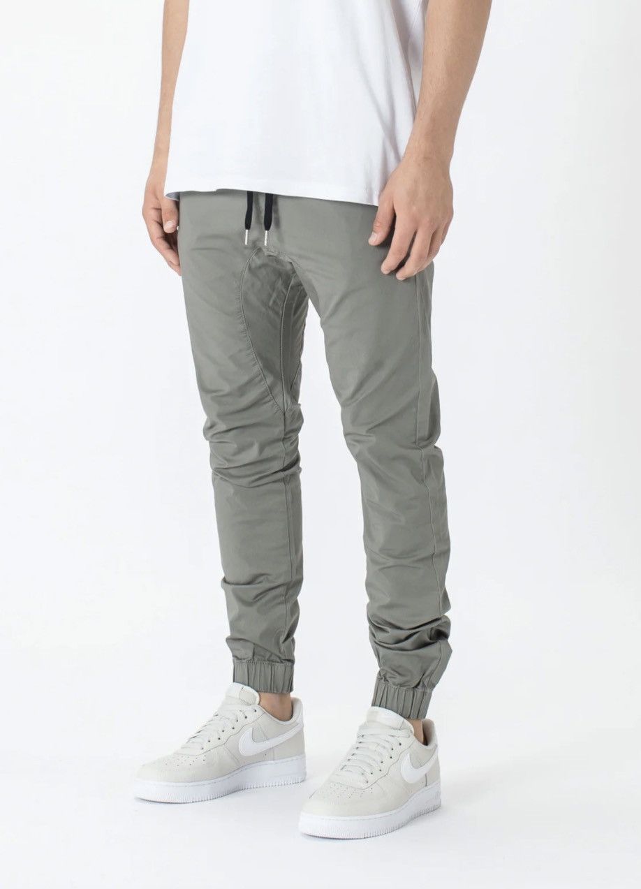 Zanerobe Zanerobe Sureshot Lite Mid Jogger 32 GD Dk Moss NWT Size US 32 / EU 48 - 2 Thumbnail