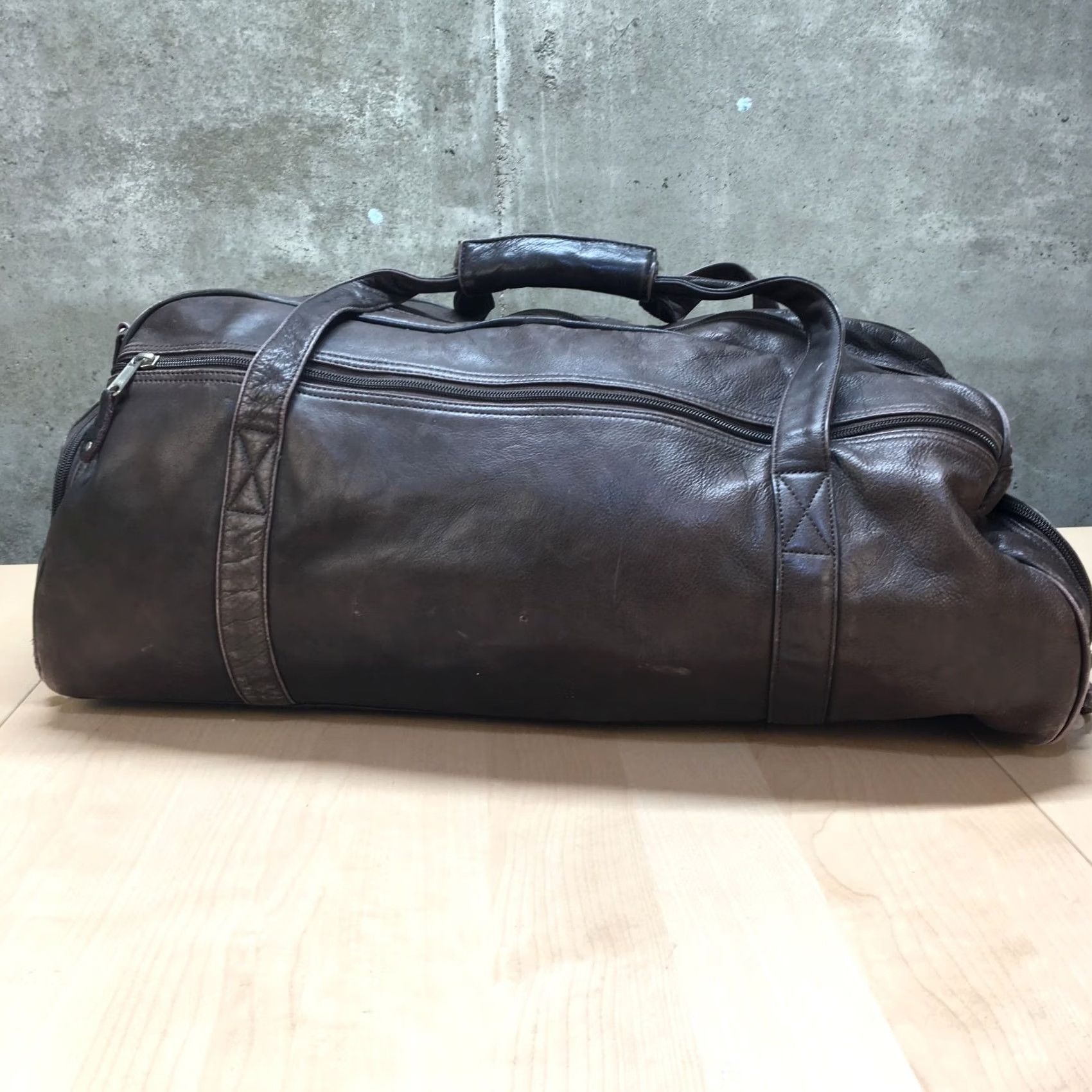 Vintage Canyon Leather Duffle Bag Travel Brown - Medium - Men - Classic Style - 22 in Width - Leather Strap - Zip Closure - Solid Pattern Size ONE SIZE - 5 Thumbnail
