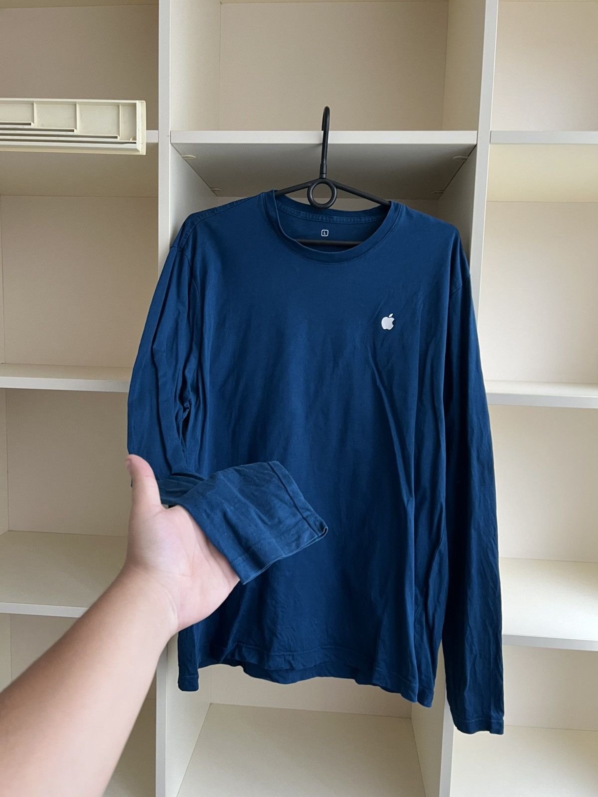 Apple Apple Long Sleeve T-Shirt Size L Size US L / EU 52-54 / 3 - 7 Thumbnail