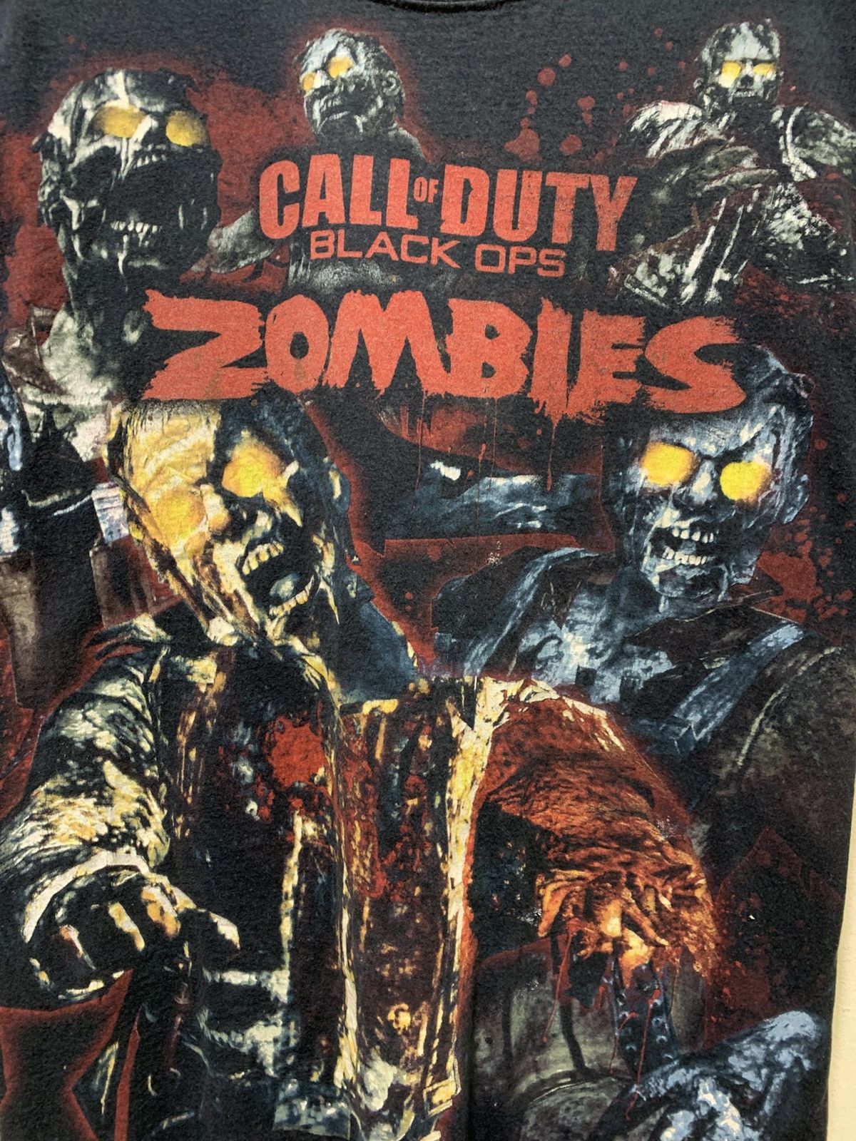 Vintage Vintage Call of Duty Ops Zombie Rare Faded Promo T Shirt Size US L / EU 52-54 / 3 - 2 Thumbnail