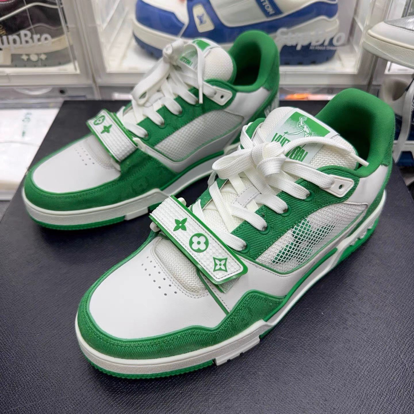Louis Vuitton Green and White Low-Top Sneakers Size US 10 / EU 43 - 1 Thumbnail