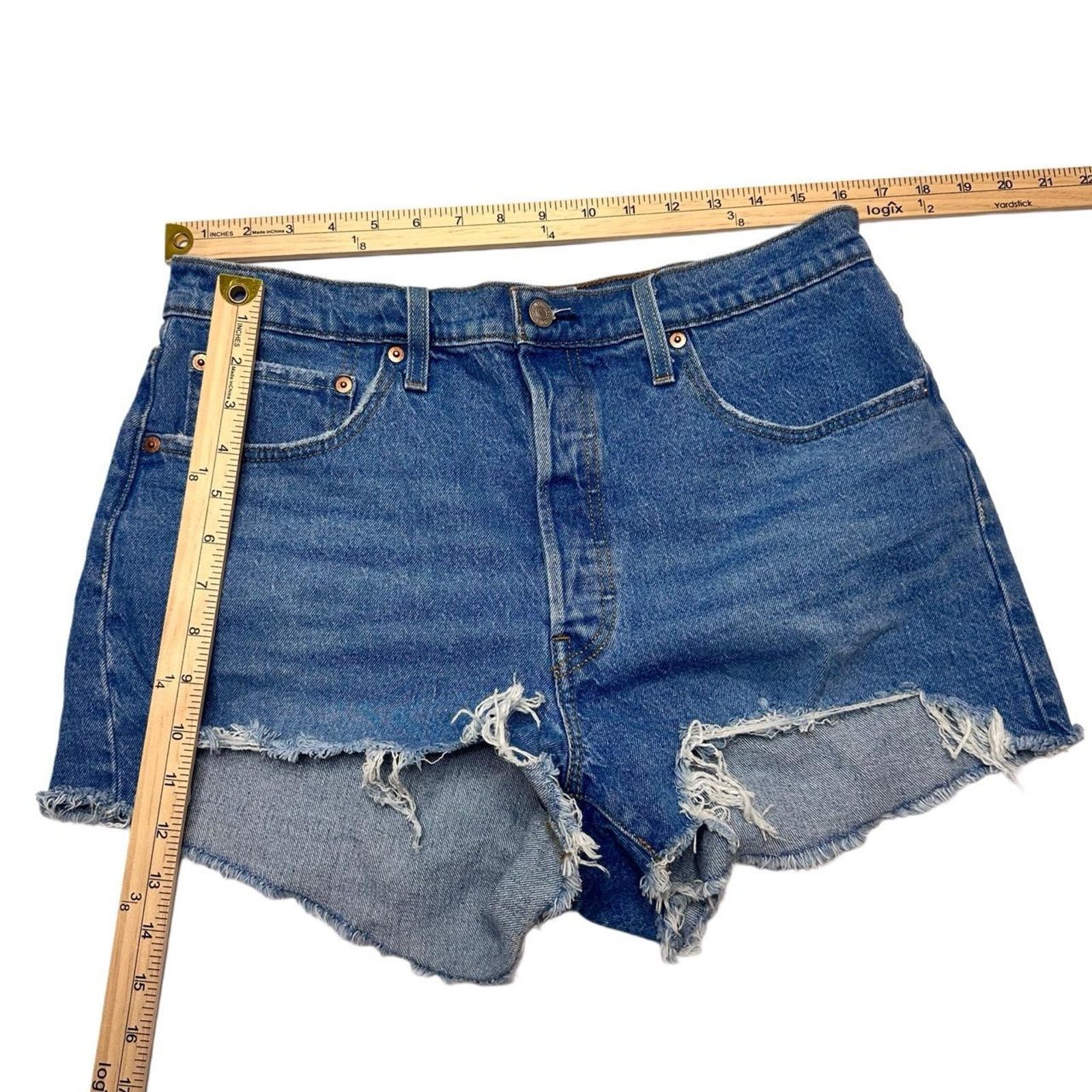 Levi's Levi’s Women’s Denim Shorts Size 32W Size 32" / US 10 / IT 46 - 3 Thumbnail