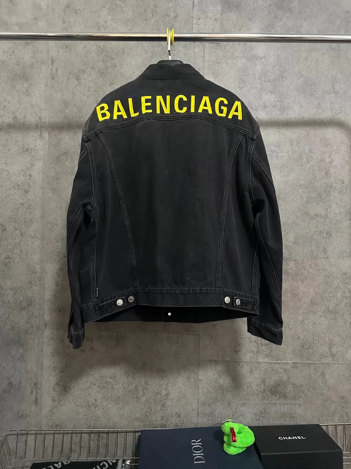 Balenciaga balenciaga embroidered logo black denim jacket. Size US XXL / EU 58 / 5 - 1 Thumbnail