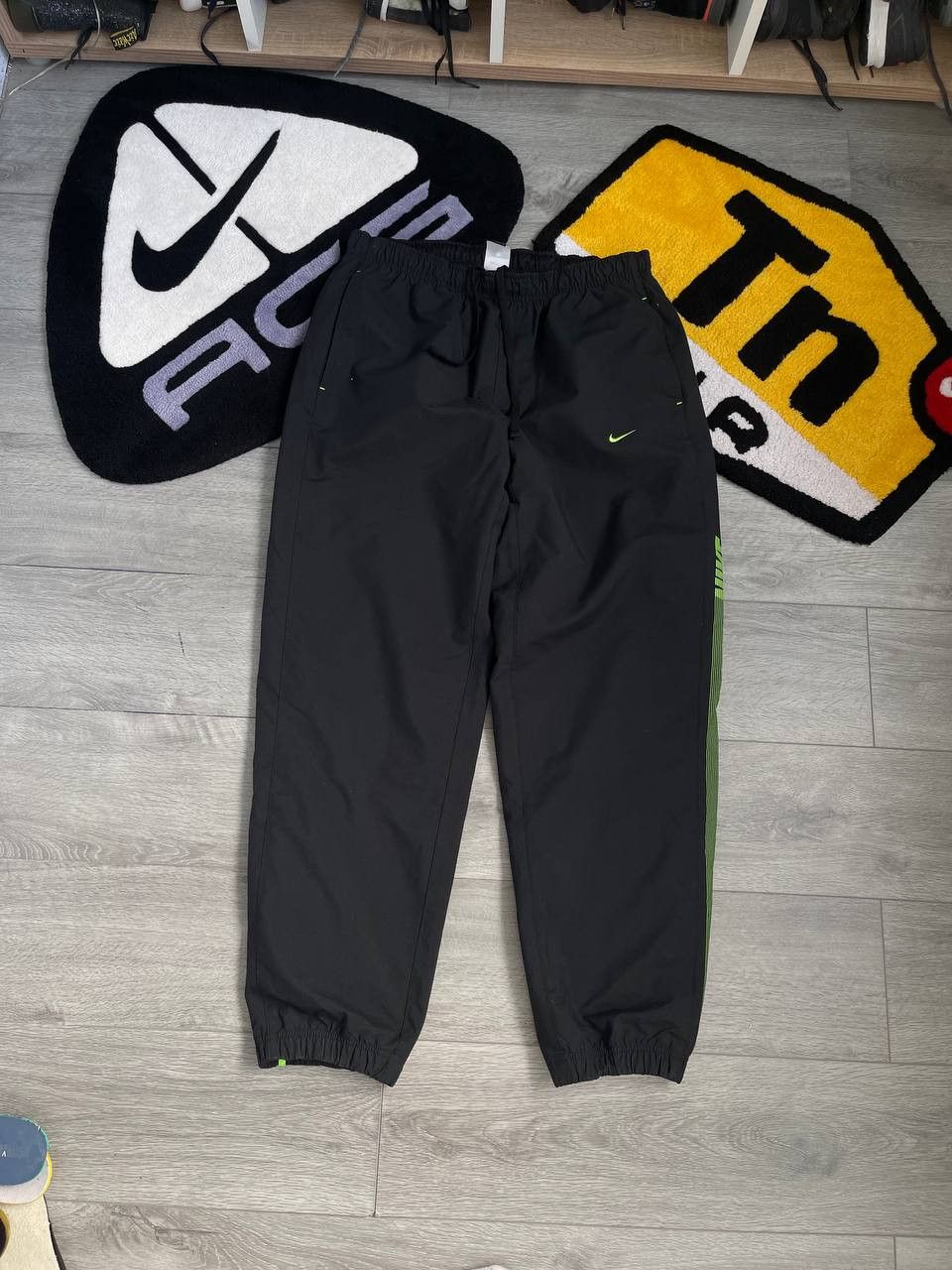 Nike × Streetwear × Vintage vintage rare nylon big logo nike swoosh drill track pants Size US 34 / EU 50 - 2 Thumbnail