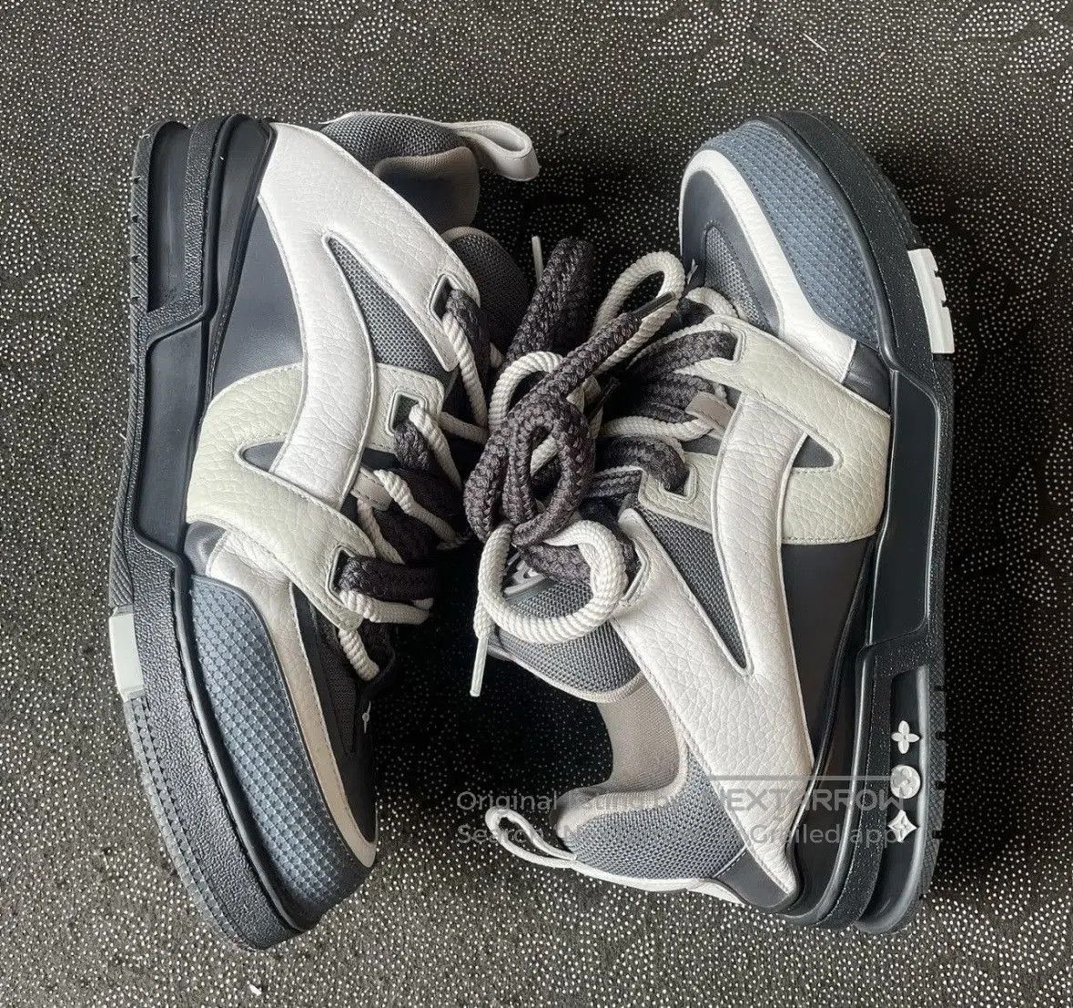 Louis Vuitton LV lowtop sneakers wxx. Size US 10.5 / EU 43-44 - 8 Thumbnail