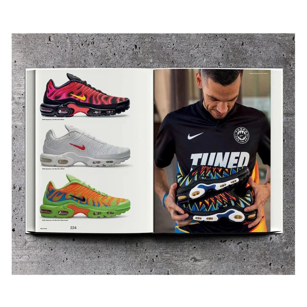 Other 'Stay Tuned’ Book Foot Locker X Sneaker Freaker Size ONE SIZE - 7 Thumbnail