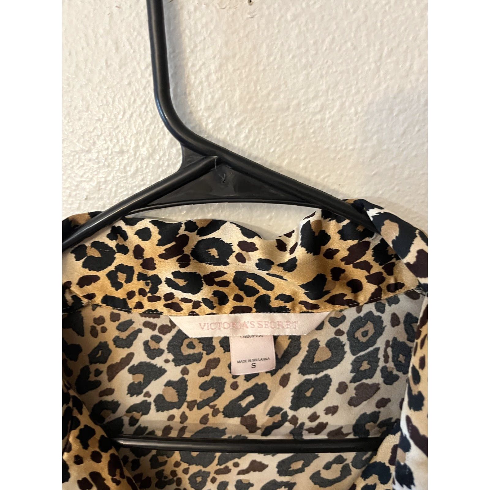 Victoria's Secret Victoria's Secret Shirt Adult Small Gold Cheetah Print Pajama Long Sleeve Womens Size S / US 4 / IT 40 - 3 Thumbnail