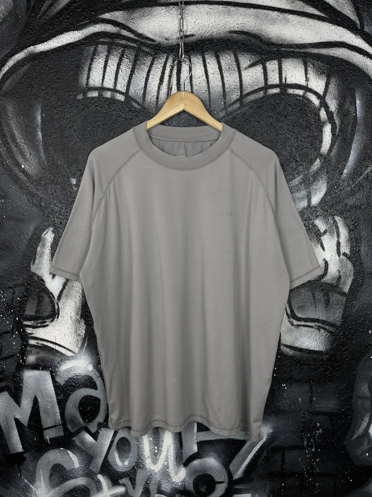 Represent Clo. Represent Clo. Basic Grey T-Shirt Men’s Size XXL Size US XXL / EU 58 / 5 - 2 Thumbnail