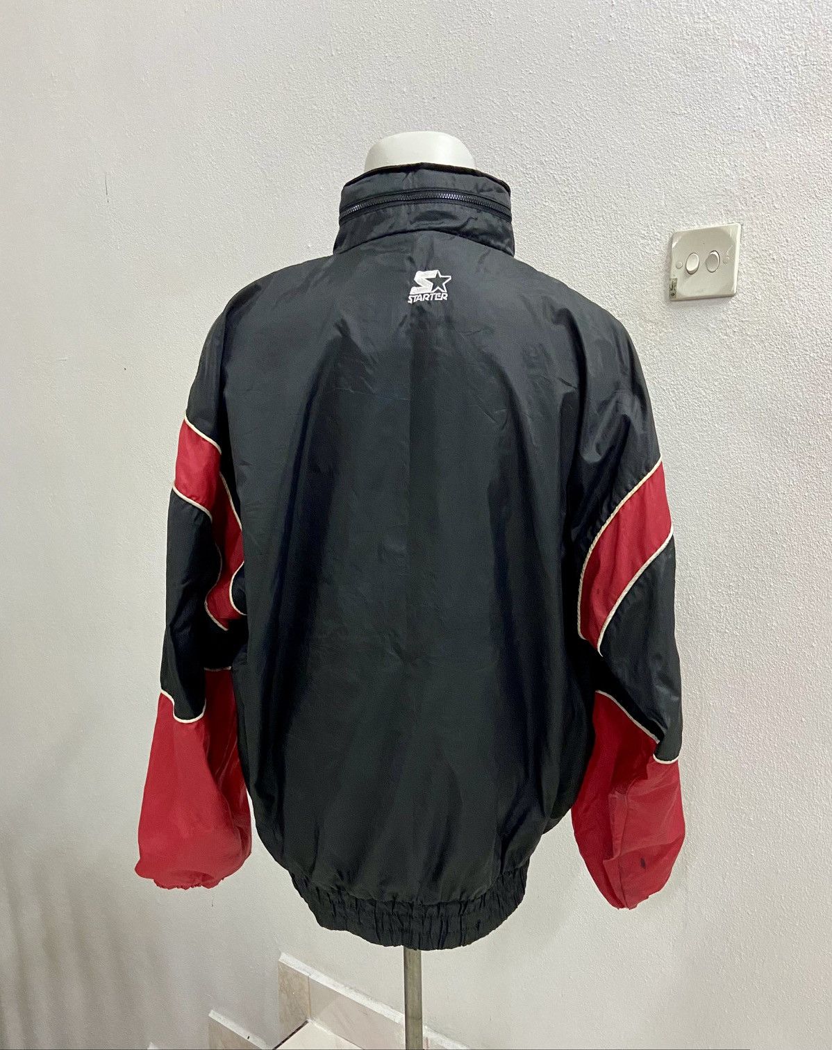 NBA × Vintage VINTAGE 90'S CHICAGO BULLS WINDBREAKER Size US L / EU 52-54 / 3 - 4 Thumbnail