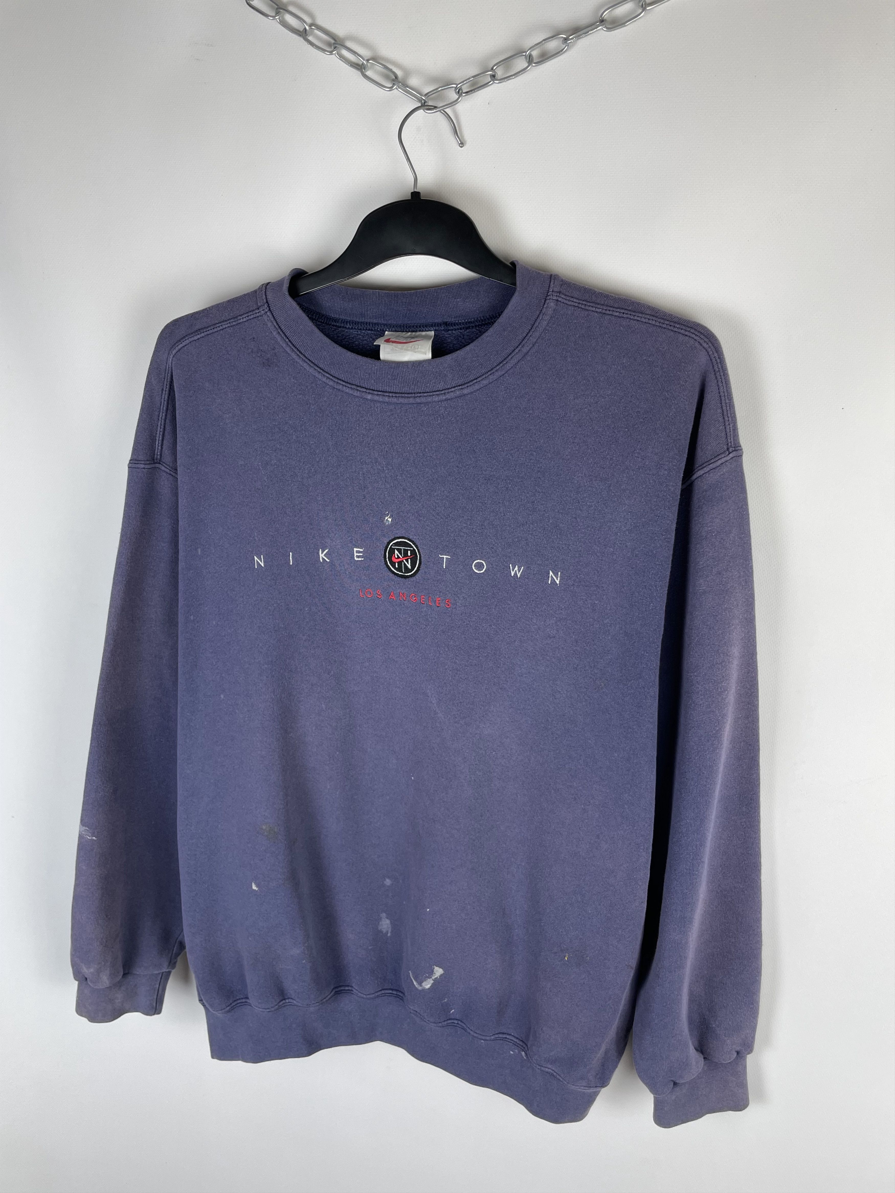 Nike 90’s Nike Town Crewneck Size US L / EU 52-54 / 3 - 4 Thumbnail