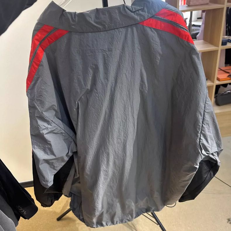 Balenciaga Balenciaga Black and grey patchwork chest logo assault jack Size US M / EU 48-50 / 2 - 2 Thumbnail