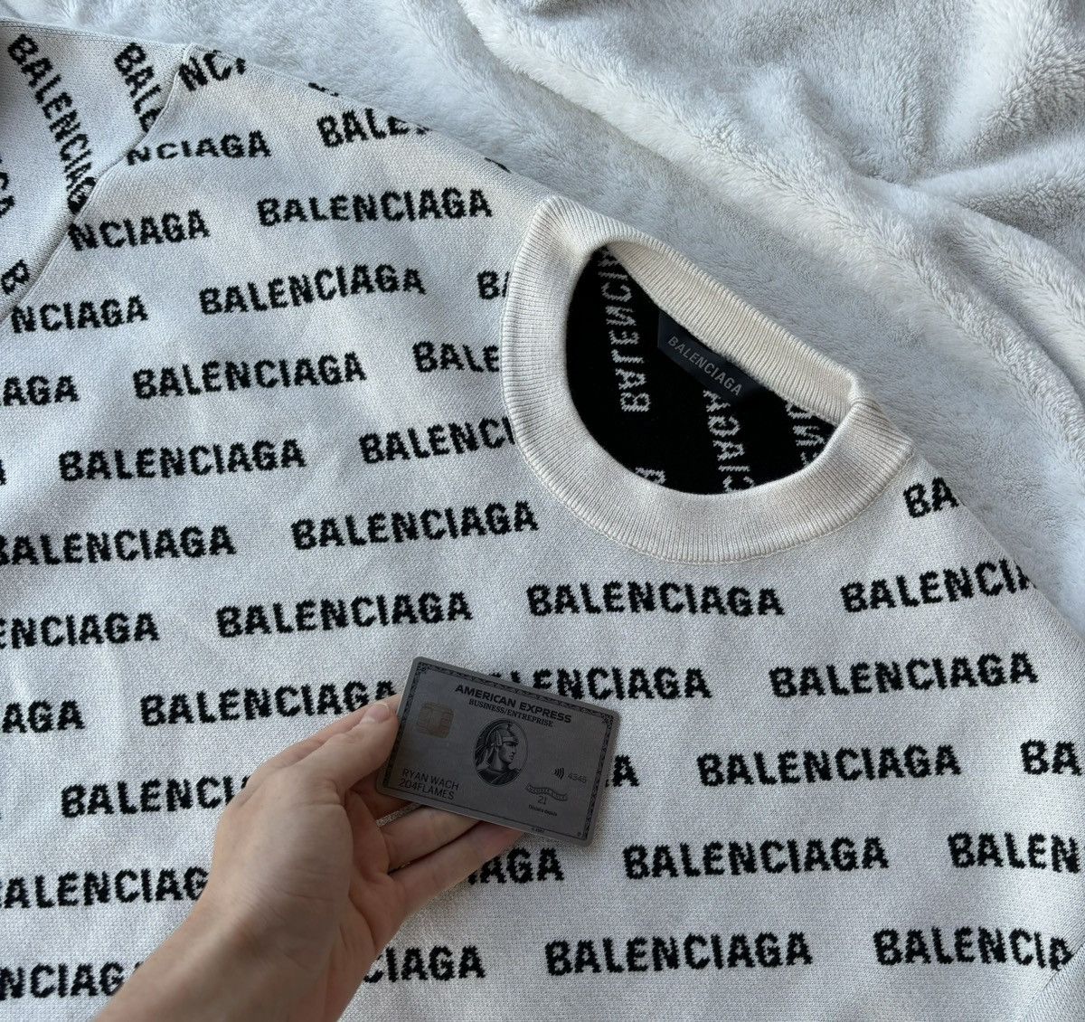 Balenciaga Balenciaga White All Over Wool Crewneck Size US M / EU 48-50 / 2 - 2 Thumbnail