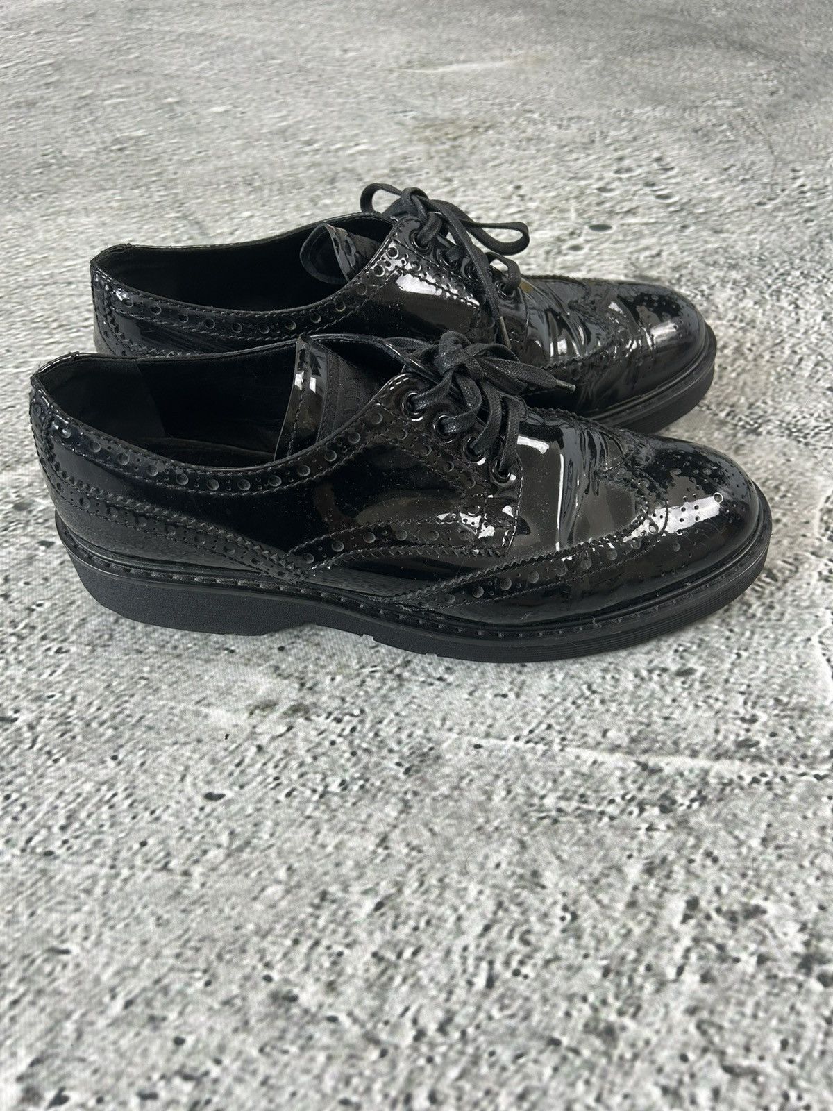 Prada × Vintage Prada Wingtip Patent Brogue Oxfords Black 38,5 Red Tab Size US 7.5 / IT 37.5 - 4 Thumbnail