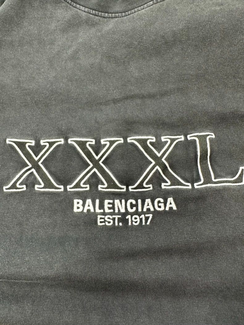 Balenciaga Balenciaga Monogrammed crewneck short sleeve T-shirt Size US L / EU 52-54 / 3 - 3 Thumbnail