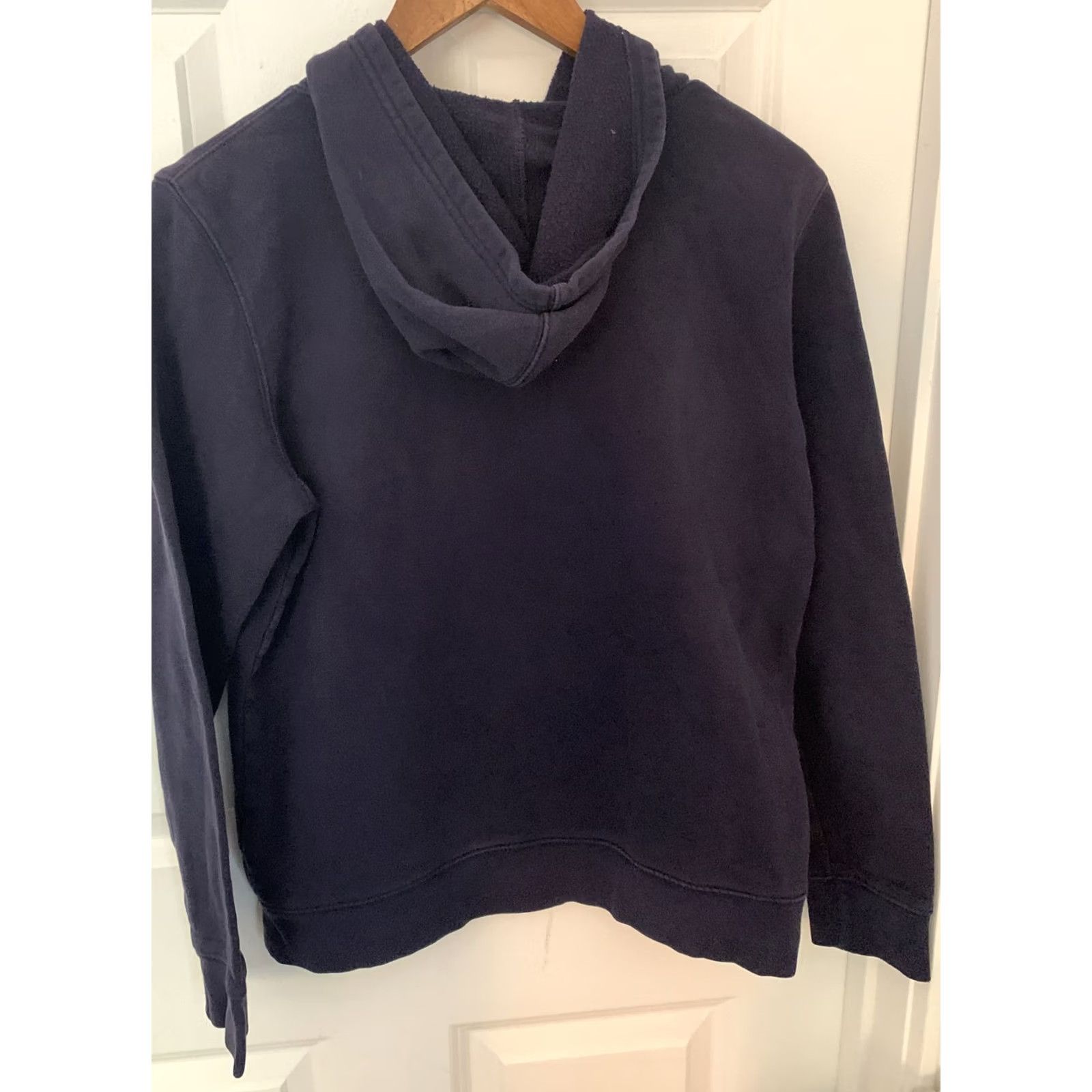 Gap VINTAGE? No. Gap Navy Blue/White Logo Hoodie Sweatshirt M Men/Boys Pullover Logo Sweatshirt Blue Mens Girls? 548 Size US M / EU 48-50 / 2 - 5 Thumbnail