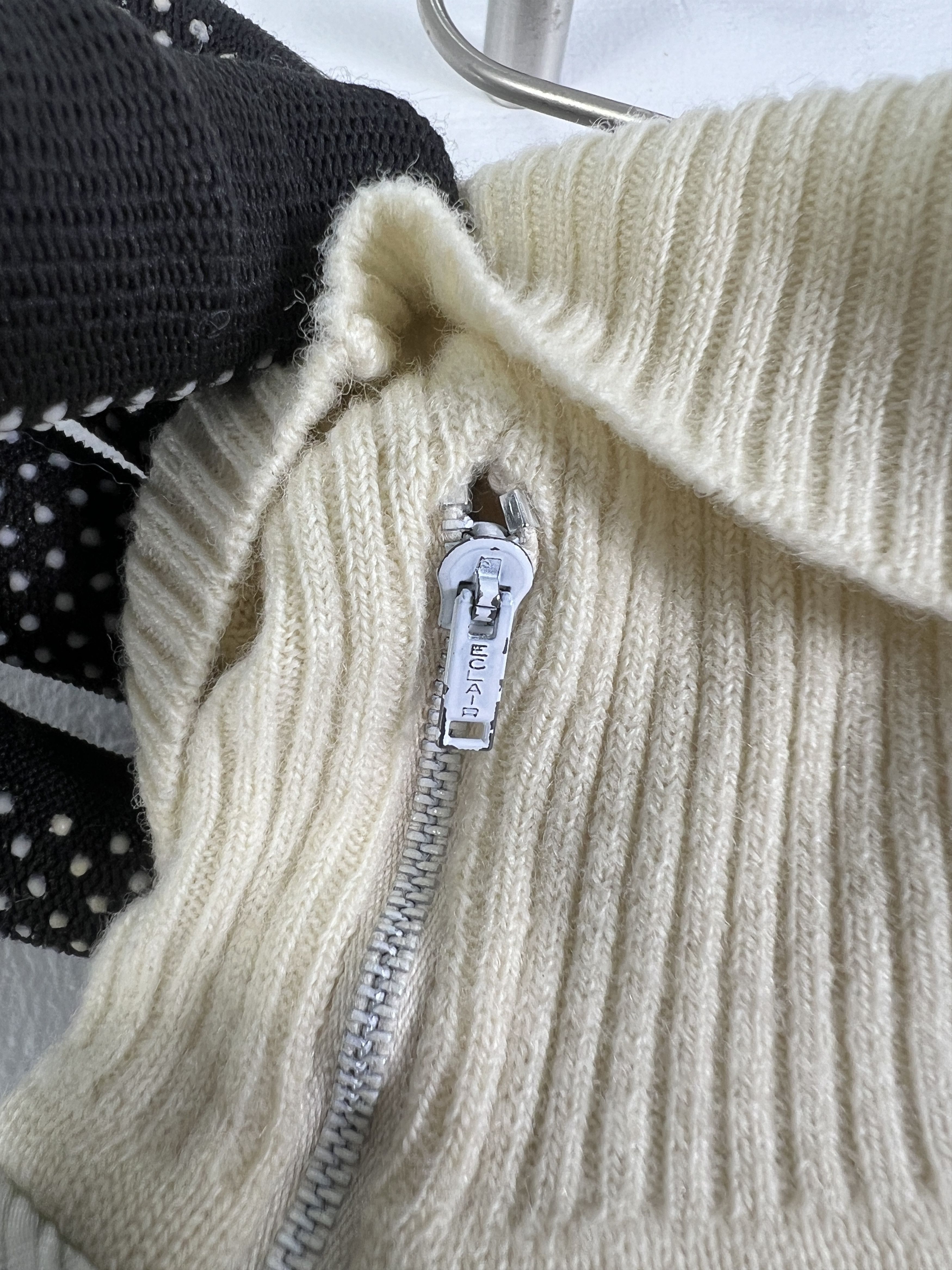 Hermes × Vintage Vintage Hermès Sport Paris Mock Neck Sweater (42) GTMPT965 Size US XS / EU 42 / 0 - 12 Thumbnail