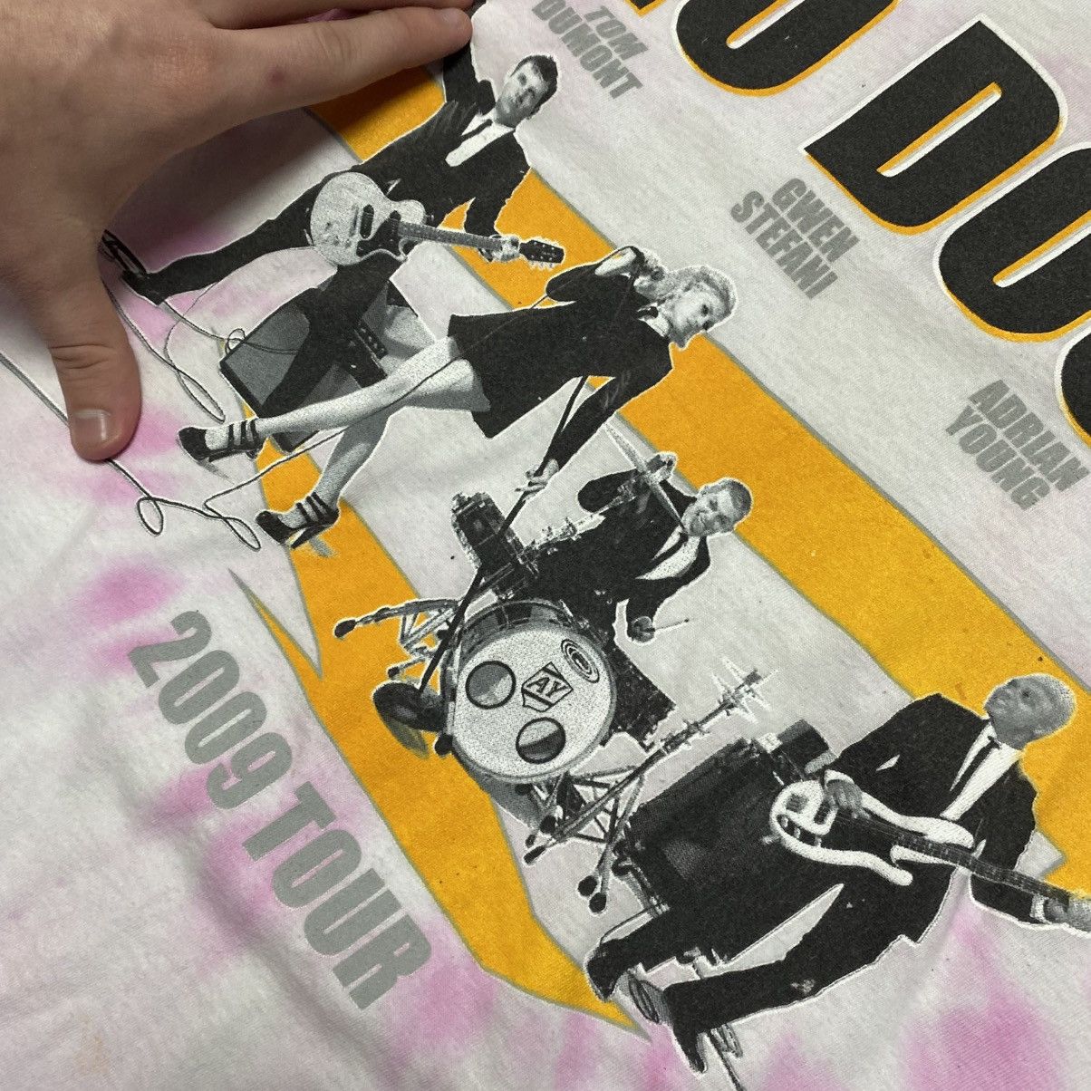Band Tees Vintaga No Doubt 2009 Tour Graphic y2k rock band tee size S Size US S / EU 44-46 / 1 - 4 Thumbnail
