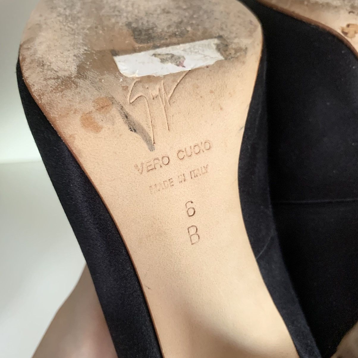 Giuseppe Zanotti Giuseppe Zanotti crystal bow black satin pumps Size US 6 / IT 36 - 12 Thumbnail