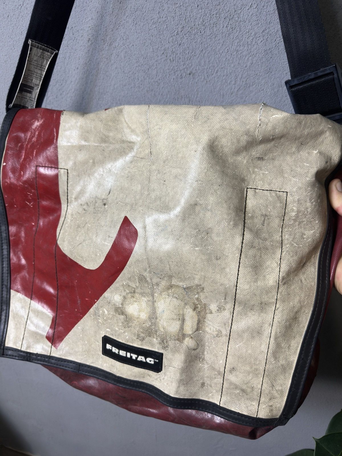 Freitag × Vintage Vintage Freitag Recycled Distressed Shoulder Bag Size ONE SIZE - 2 Thumbnail