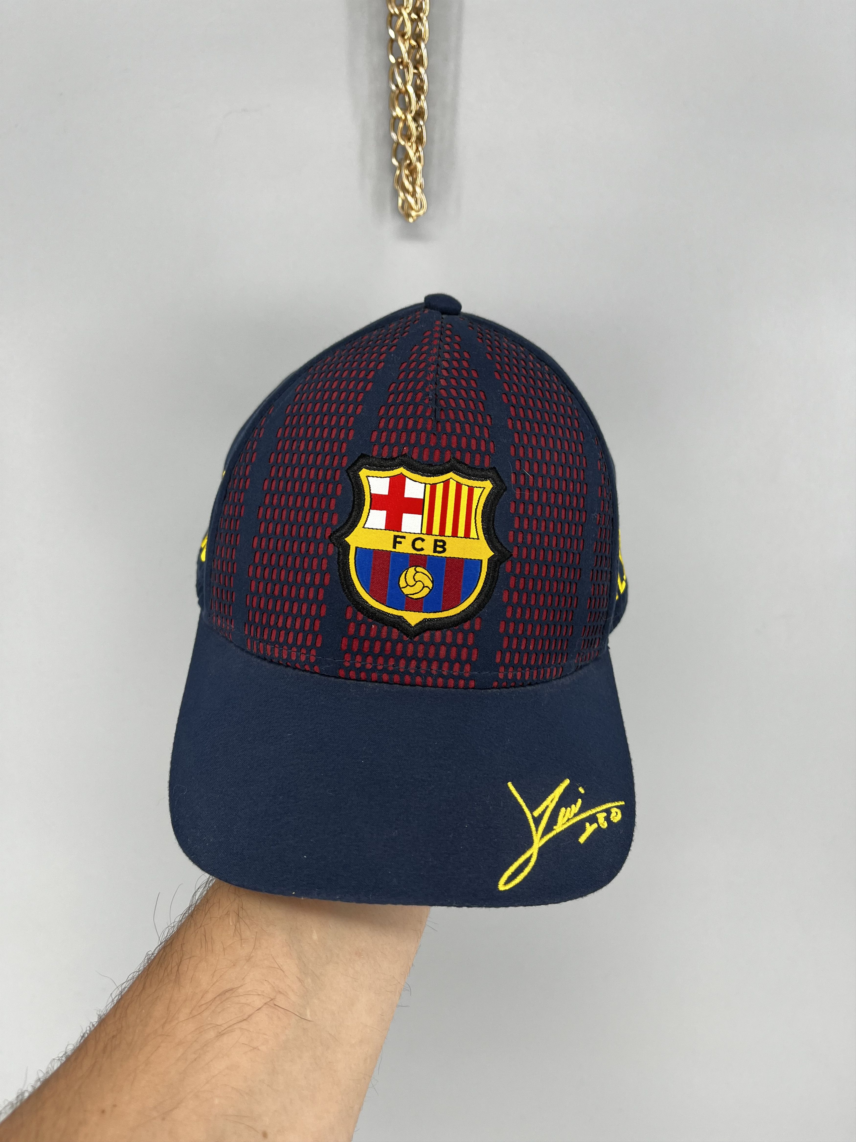 Vintage BARCELONA 10 LIONEL MESSI FOOTBALL FUSSBALL BASEBALL Size ONE SIZE - 1 Thumbnail