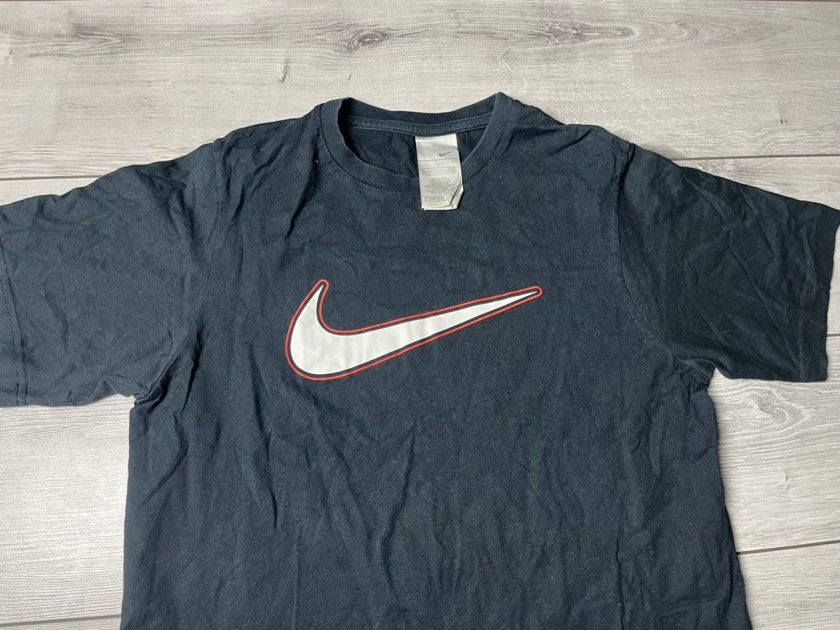 Nike Vintage Nike Tshirt Swoosh 2000s size Large Size US L / EU 52-54 / 3 - 3 Thumbnail