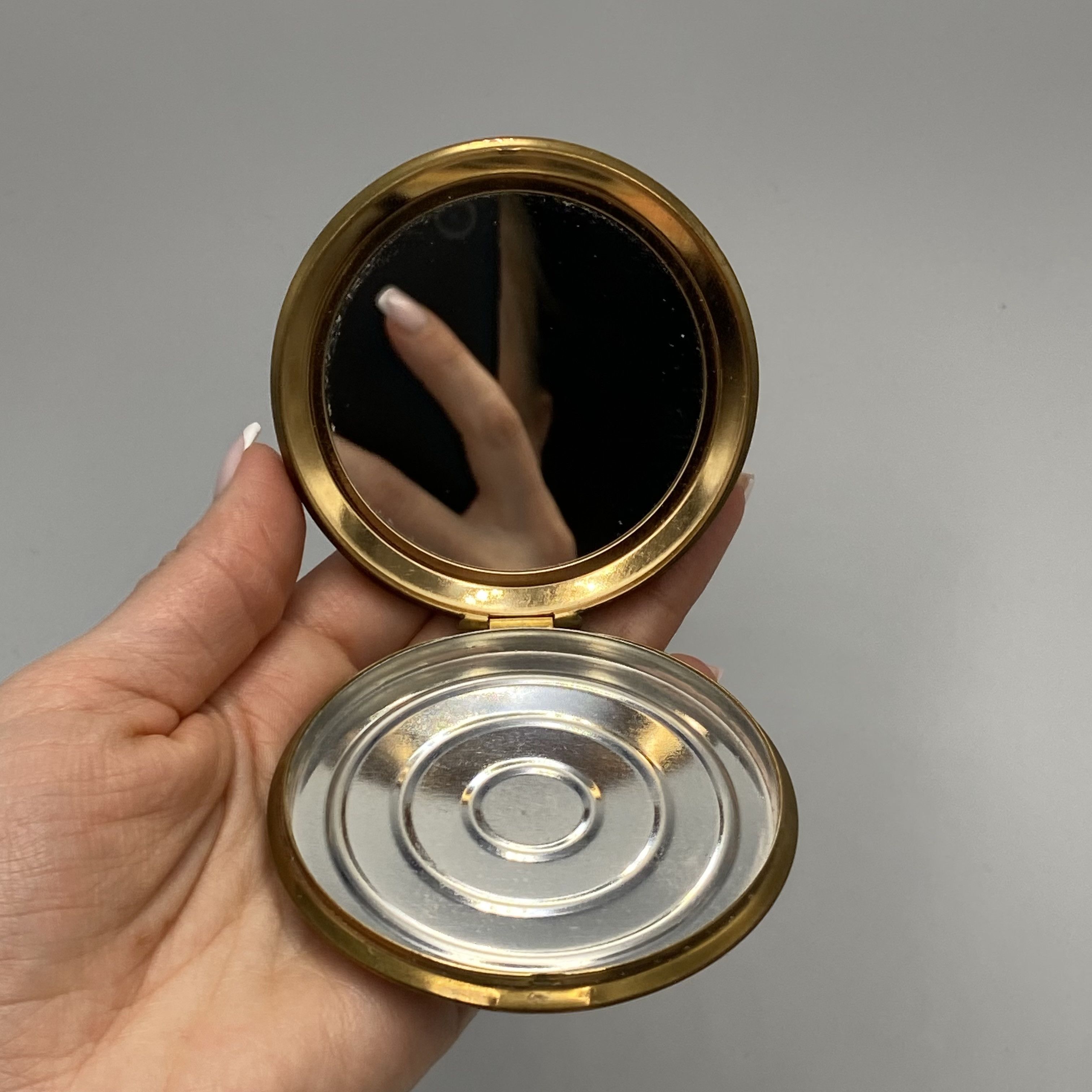 Vintage Vintage RAF Powder Compact Brass Enamel British Air Force Size ONE SIZE - 4 Thumbnail