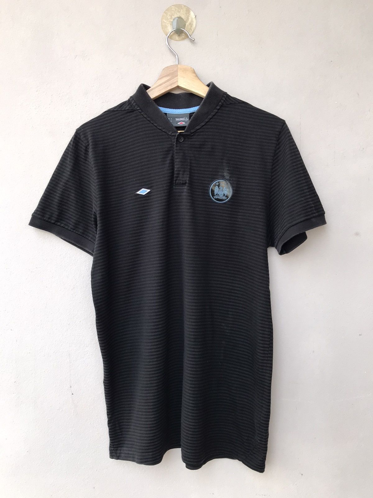Umbro Manchester City Stripes Henley Distressed Tee Size US M / EU 48-50 / 2 - 1 Thumbnail