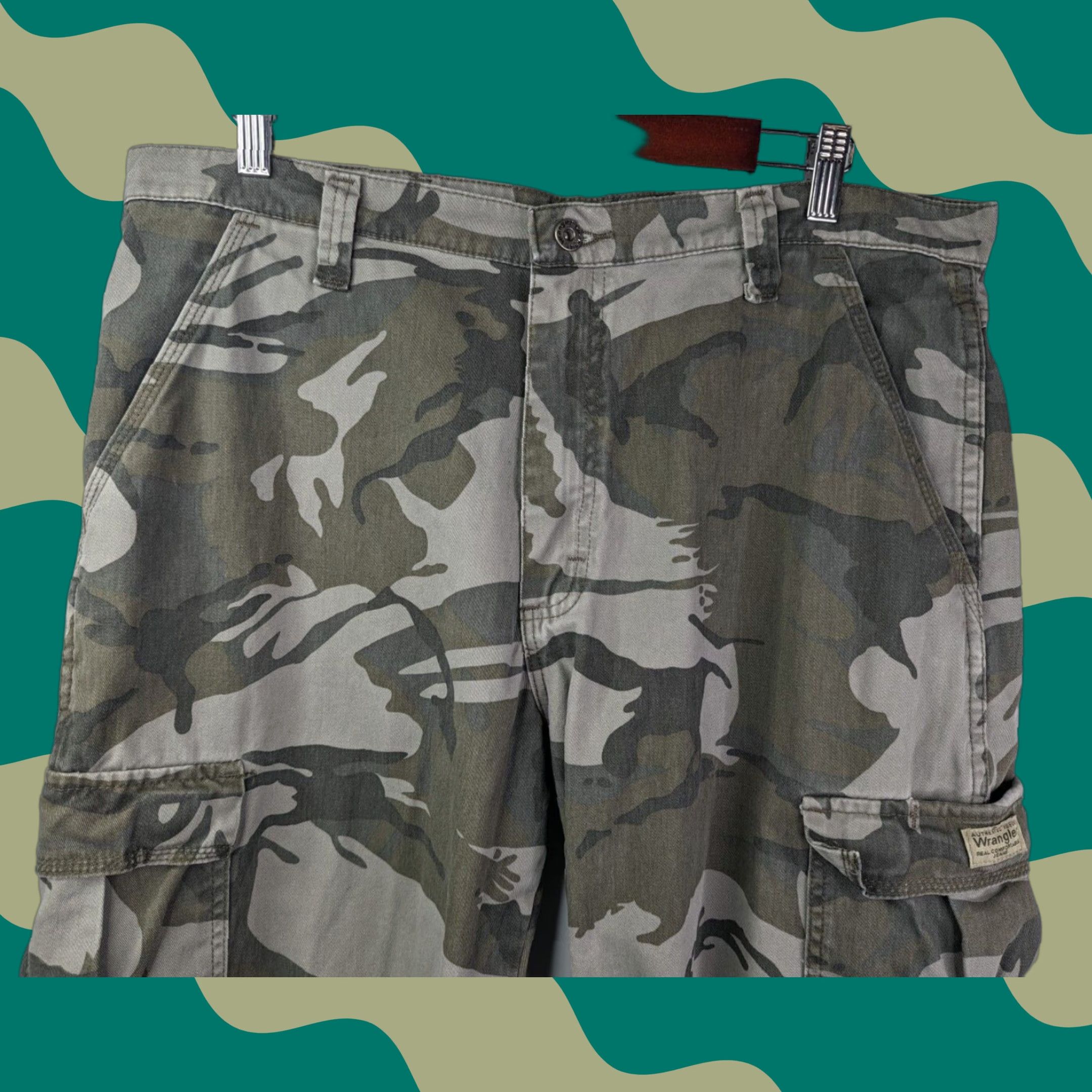Wrangler Wrangler Green Cargo Pants Men 36x30 Straight Outdoors Hiking Canvas Cotton Belt Loops Pockets Everyday Casual Denim/Utility Size US 36 / EU 52 - 1 Thumbnail