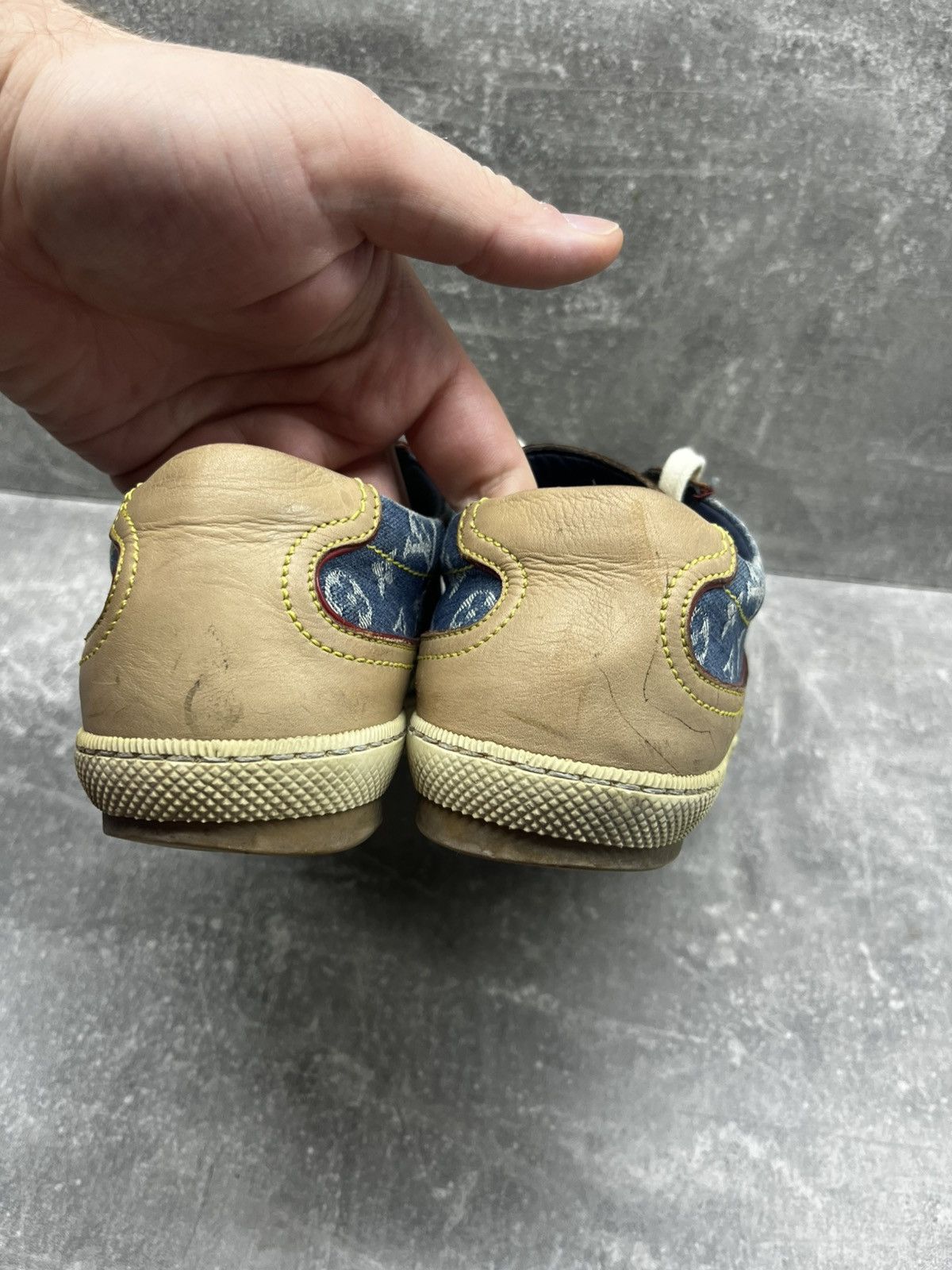Louis Vuitton Louis Vuitton beige leather blue monogram denim sneakers Size US 6 / IT 36 - 11 Thumbnail