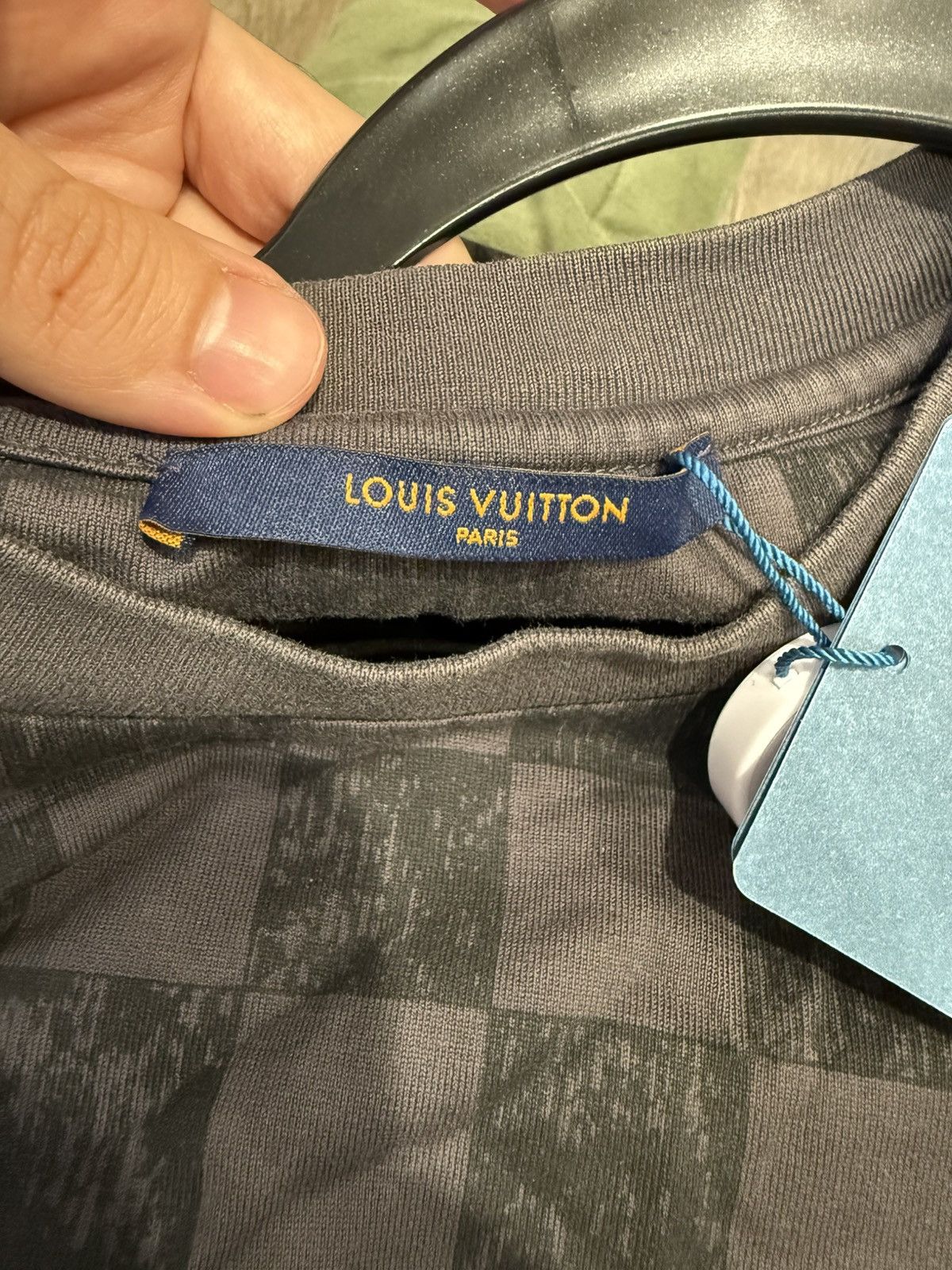 Louis Vuitton Louis Vuitton Damier Logo T Shirt Size US XL / EU 56 / 4 - 5 Thumbnail