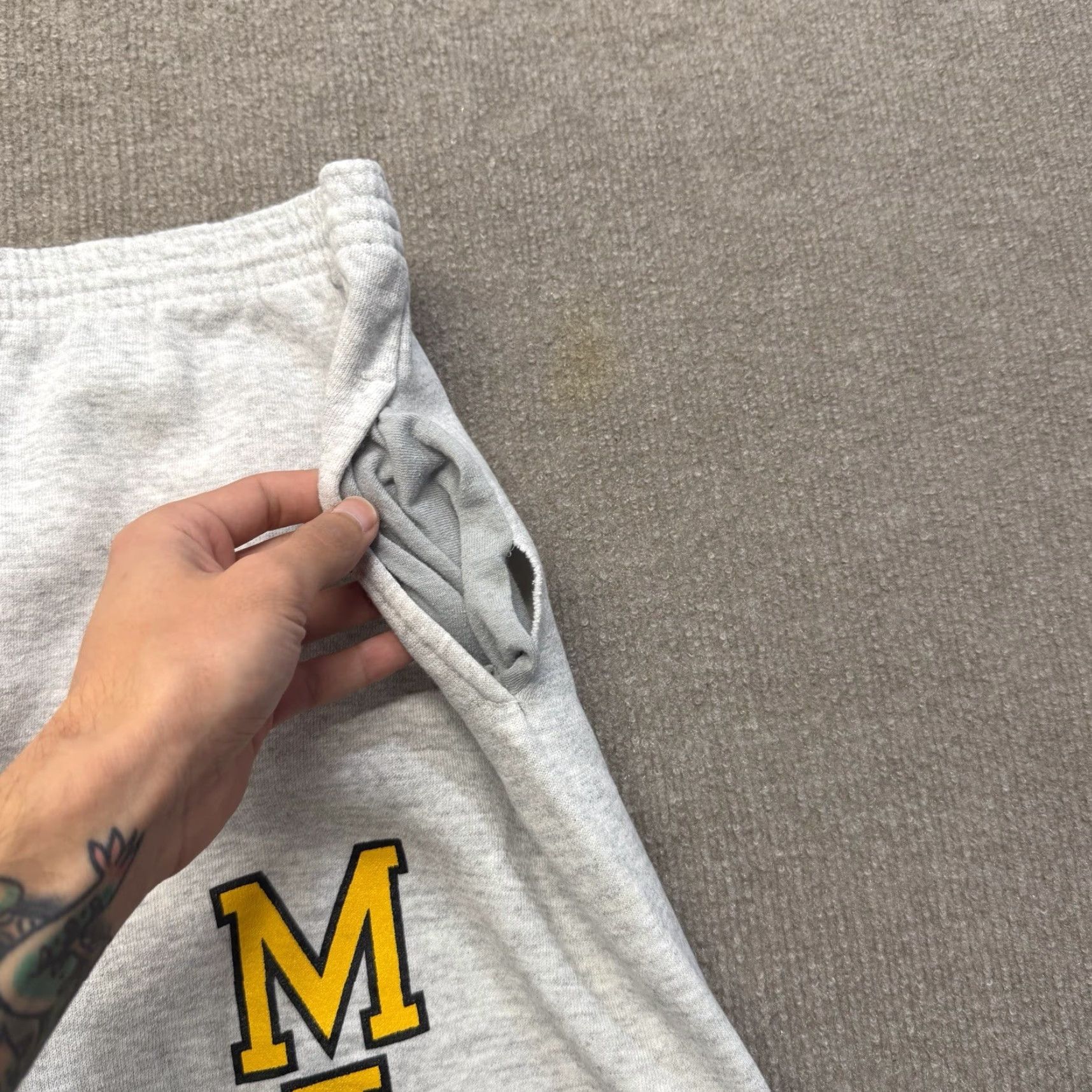 Vintage VINTAGE Reverse Discus Sweatpants Mens XL 90s Missouri Tigers Gray Reversible USA Made Size US 36 / EU 52 - 4 Thumbnail
