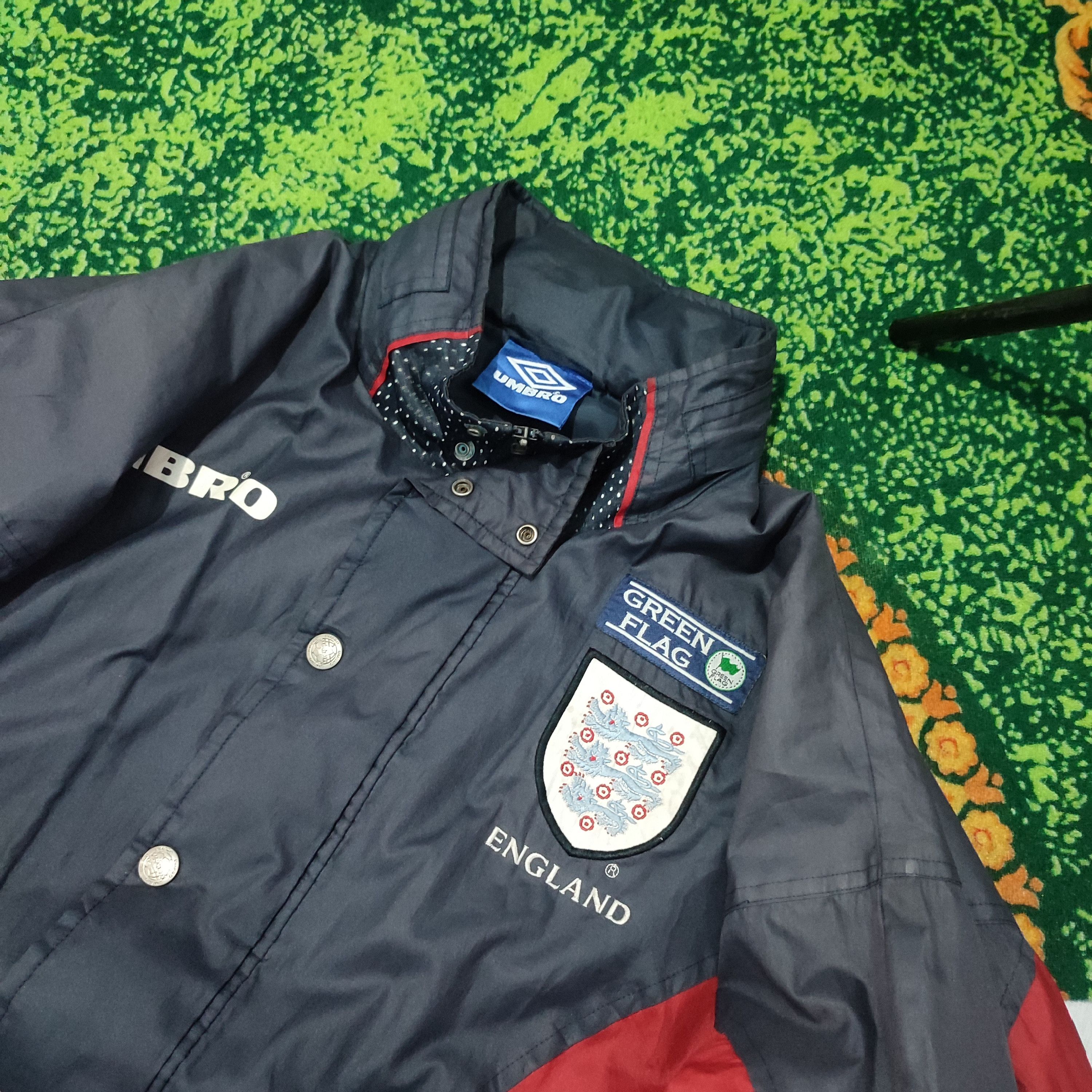 Umbro × Vintage England 1997/98 Padded Bench Coat Jacket Vintage Football Size US XL / EU 56 / 4 - 3 Thumbnail