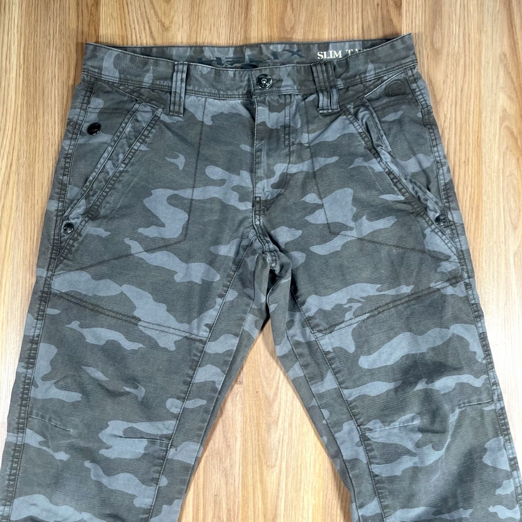 Vintage Helix Pants Mens Size 30W x 32L Slim Taper Flat Front Khaki Slacks Green Camouflage Pocketed Regular Waist 30x32 Mens Size US 30 / EU 46 - 2 Thumbnail