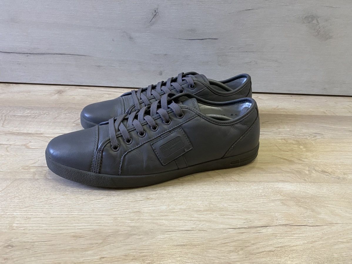 DOLCE & GABBANA CS0900 LOGO PLATE LOW CUT LEATHER SNEAKERS