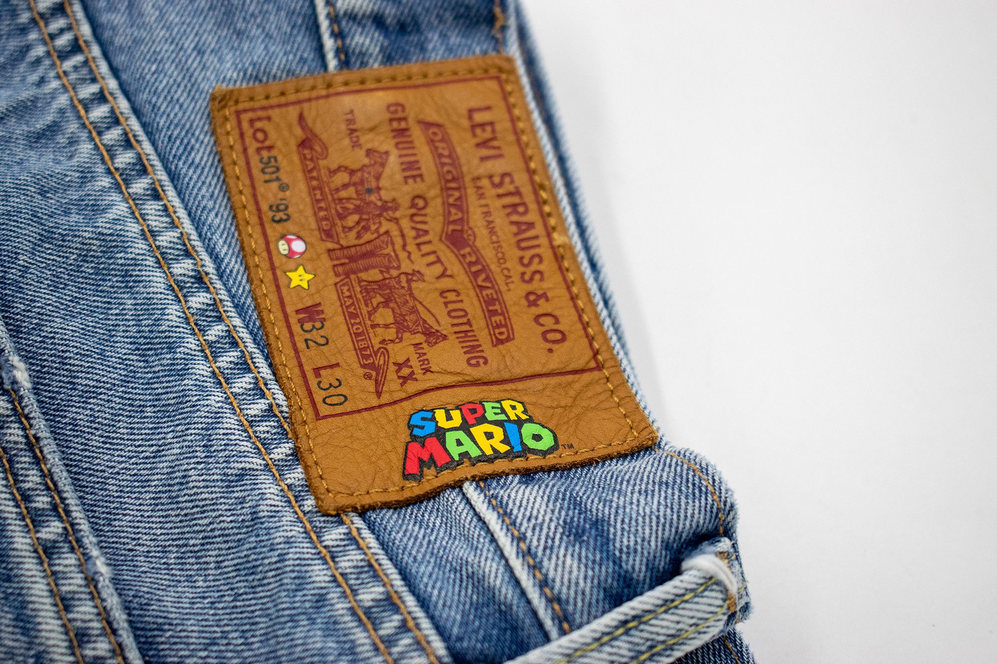 Levi's Levi’s 501 ’93 x Super Mario Jeans W32 L30 Size US 32 / EU 48 - 3 Thumbnail