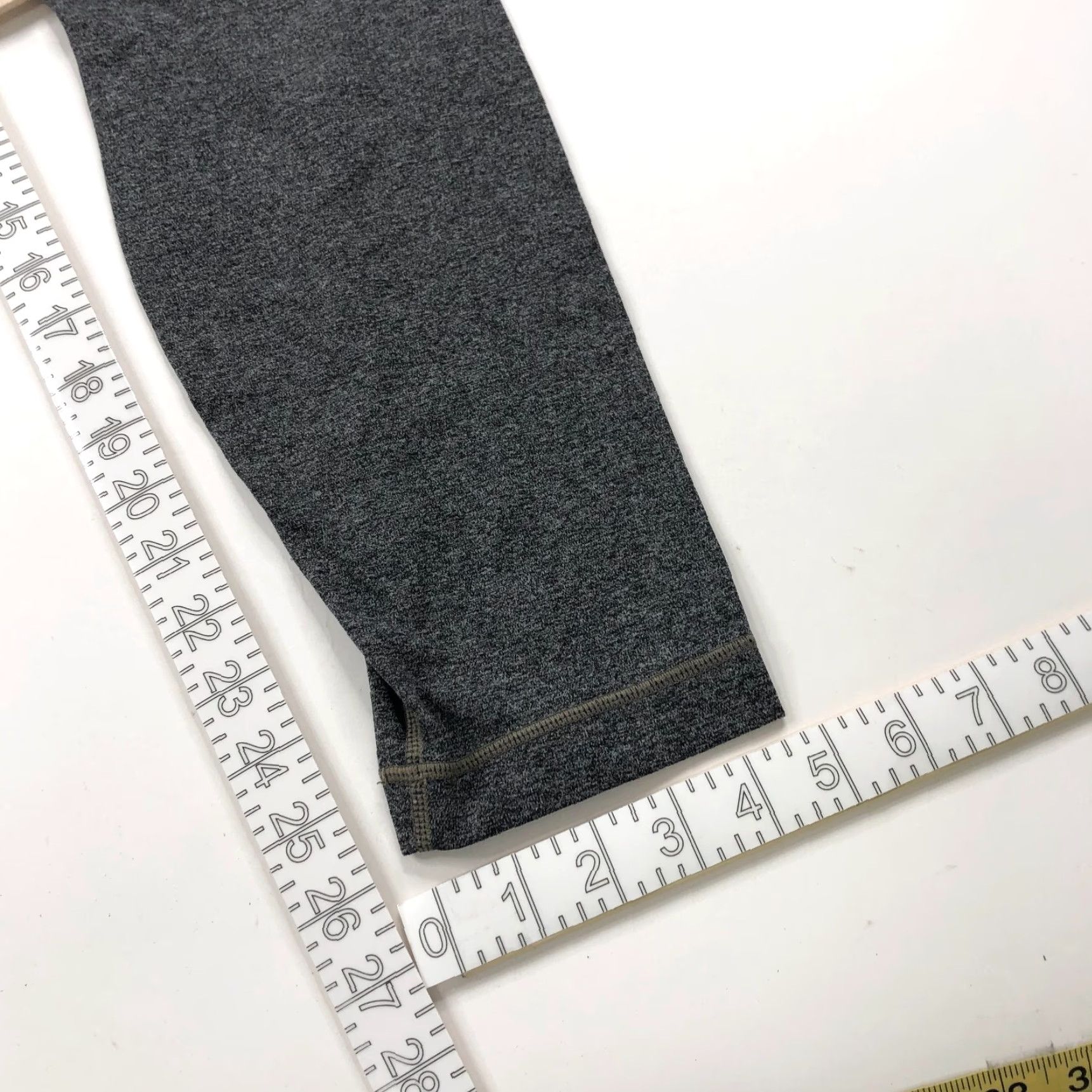 Athleta Athleta Leggings LG Salutation Stash Pocket Tight Black 32W 26L Women Activewear 198877 Limited Back Pockets N/A Size 24" / US 00 / IT 34 - 5 Thumbnail