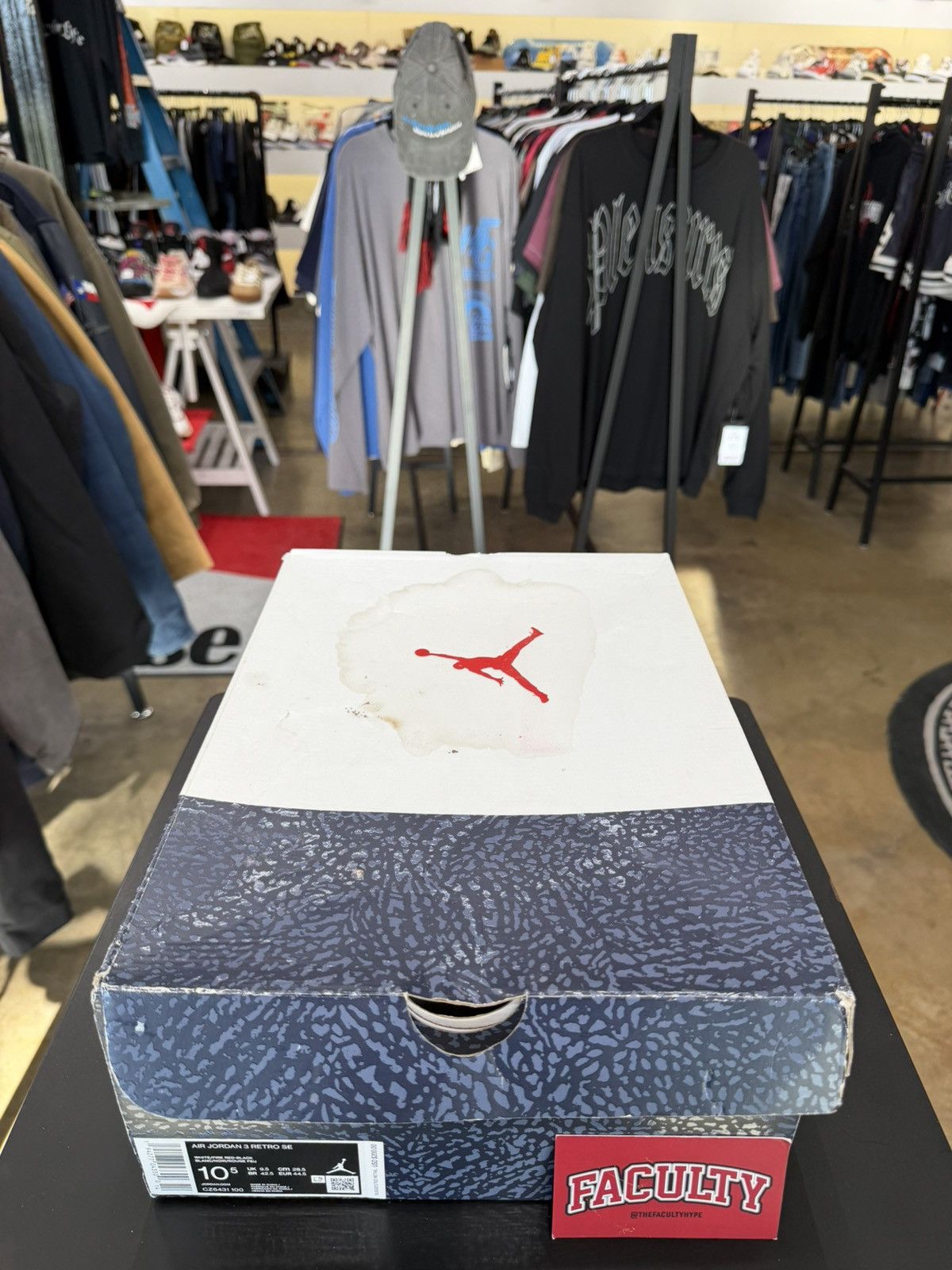Jordan Brand Air Jordan 3 Fire Red Denim Size 10.5 (2020) Size US 10.5 / EU 43-44 - 13 Thumbnail