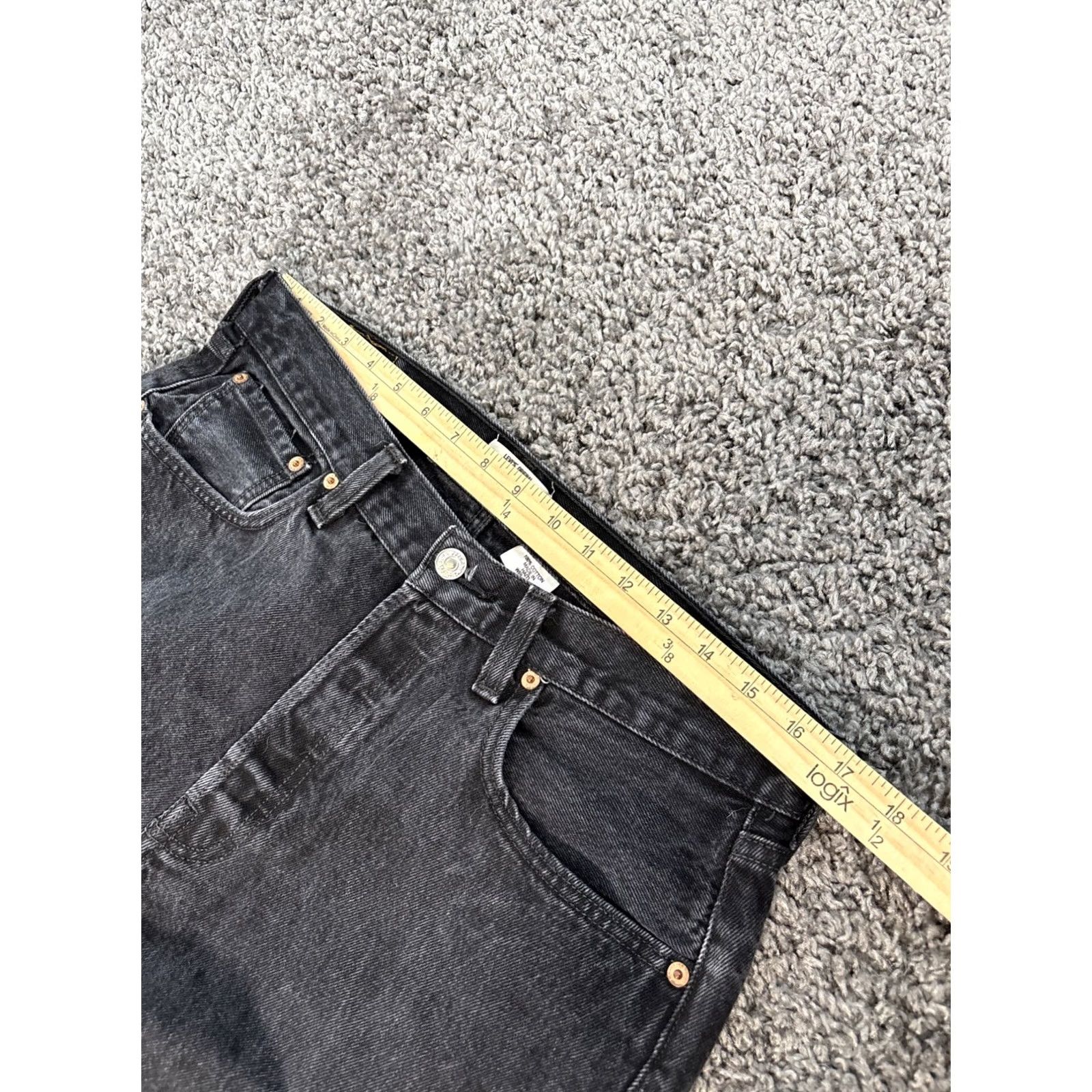 Levi's VINTAGE Levi's 501 Jeans Mens 34x32 Black Button Fly Straight Classic Denim 90s USA 5-Pocket Weathered/Light Wash Size US 34 / EU 50 - 4 Thumbnail