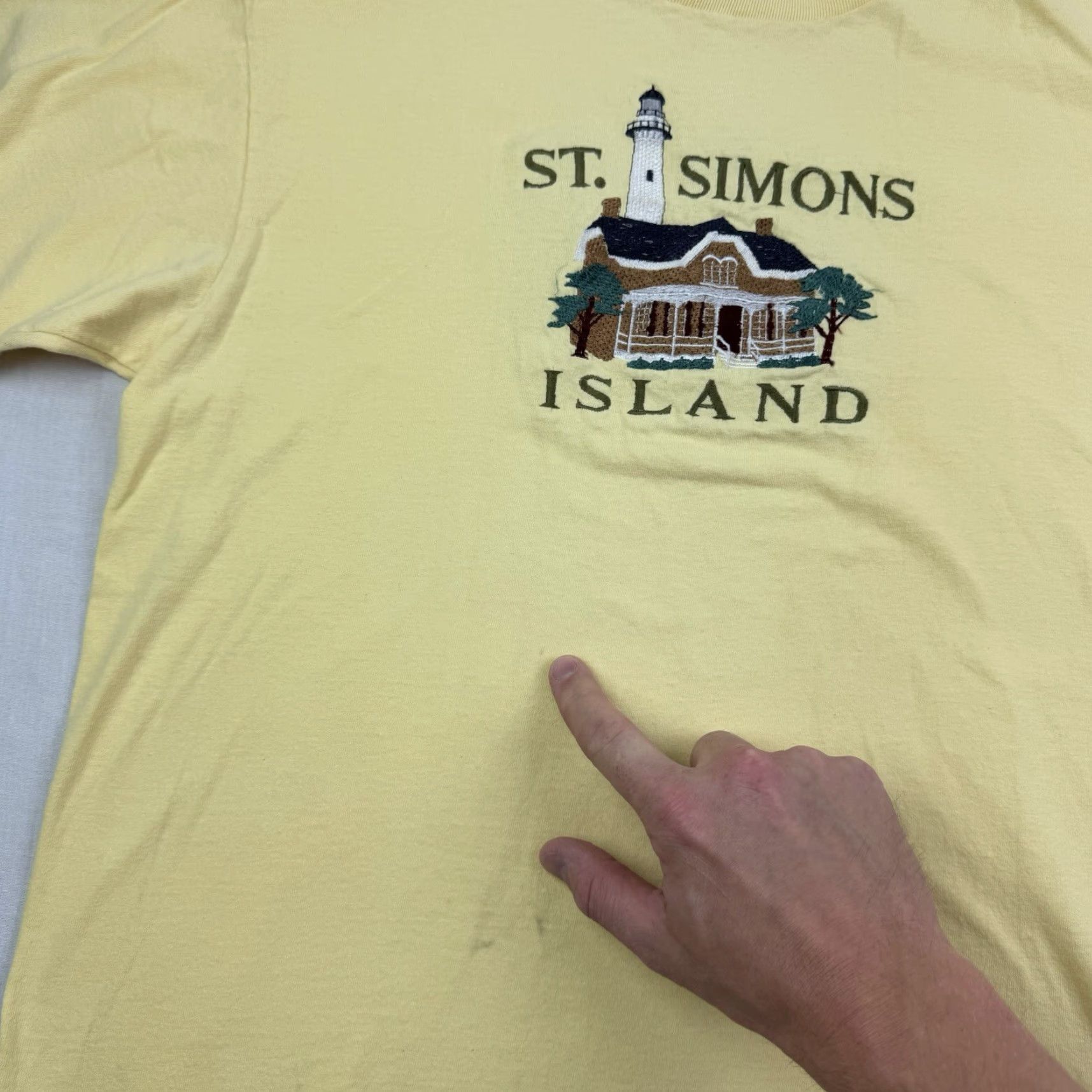 Anvil VINTAGE Anvil St Simons Island T-Shirt Adult Large Yellow Embroidered 90s Fun Mens Size US L / EU 52-54 / 3 - 6 Thumbnail