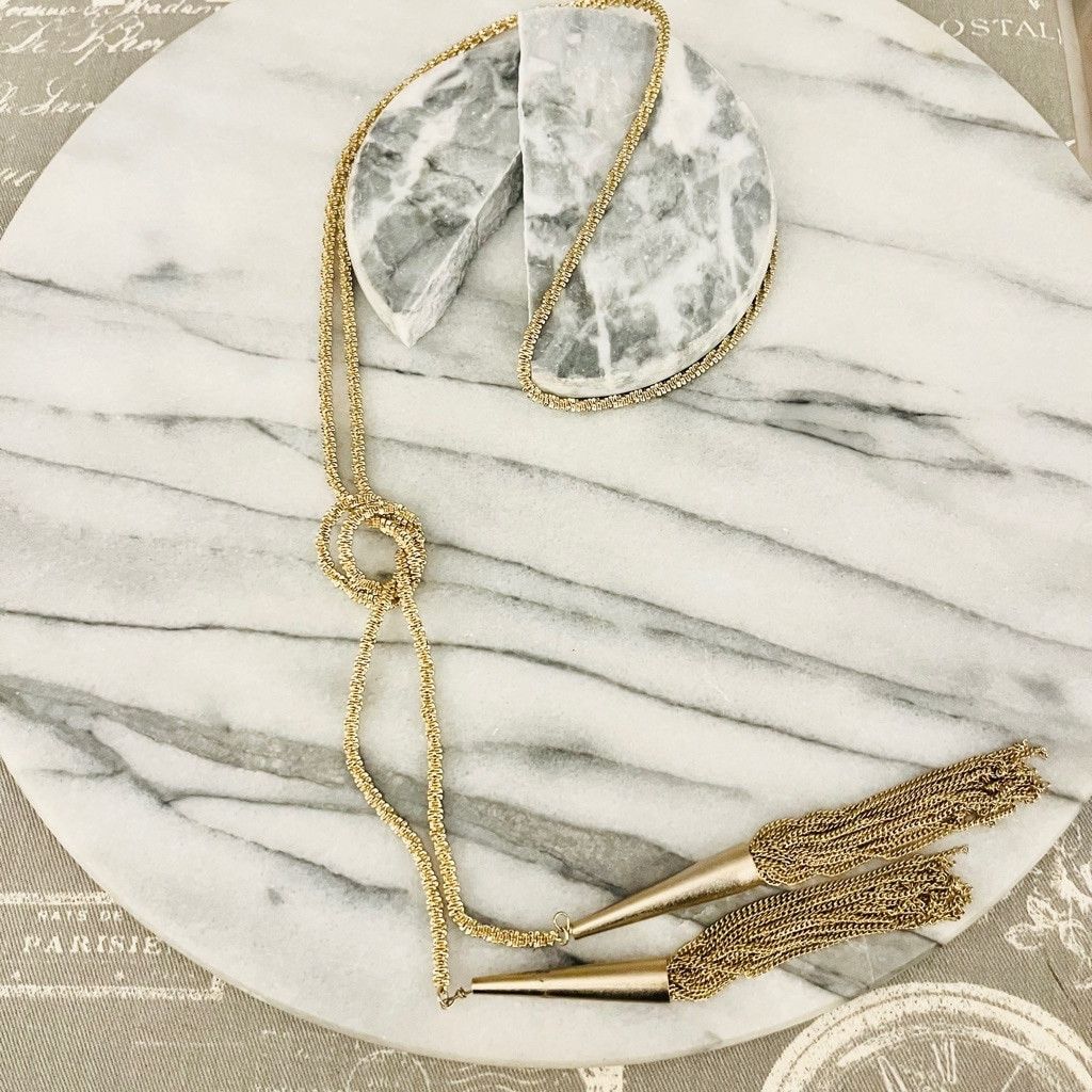 Vintage Vintage Textured Gold Toned Chain Necklace Knot Tassel Size ONE SIZE - 1 Thumbnail