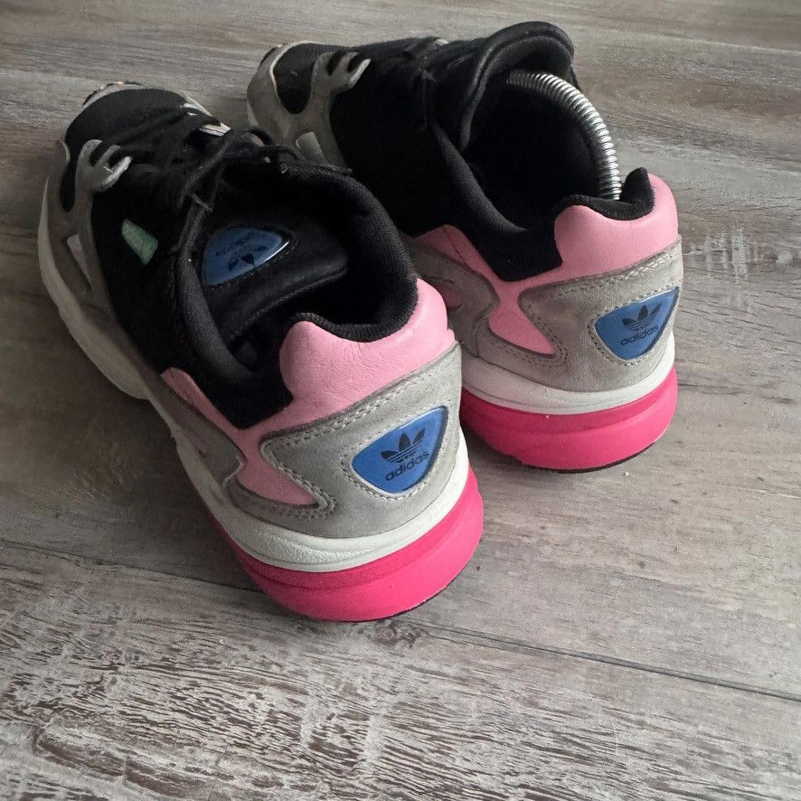 Adidas adidas • WMNS Falcon "Core Black Light Granite" (10M) Size US 10 / EU 43 - 7 Thumbnail
