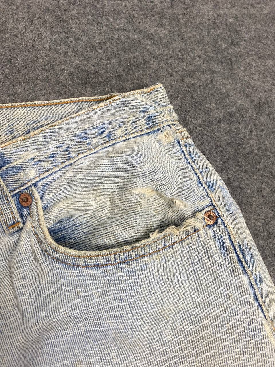 Levi's vintage levis 501 lightwash distressed denim Size US 32 / EU 48 - 15 Thumbnail